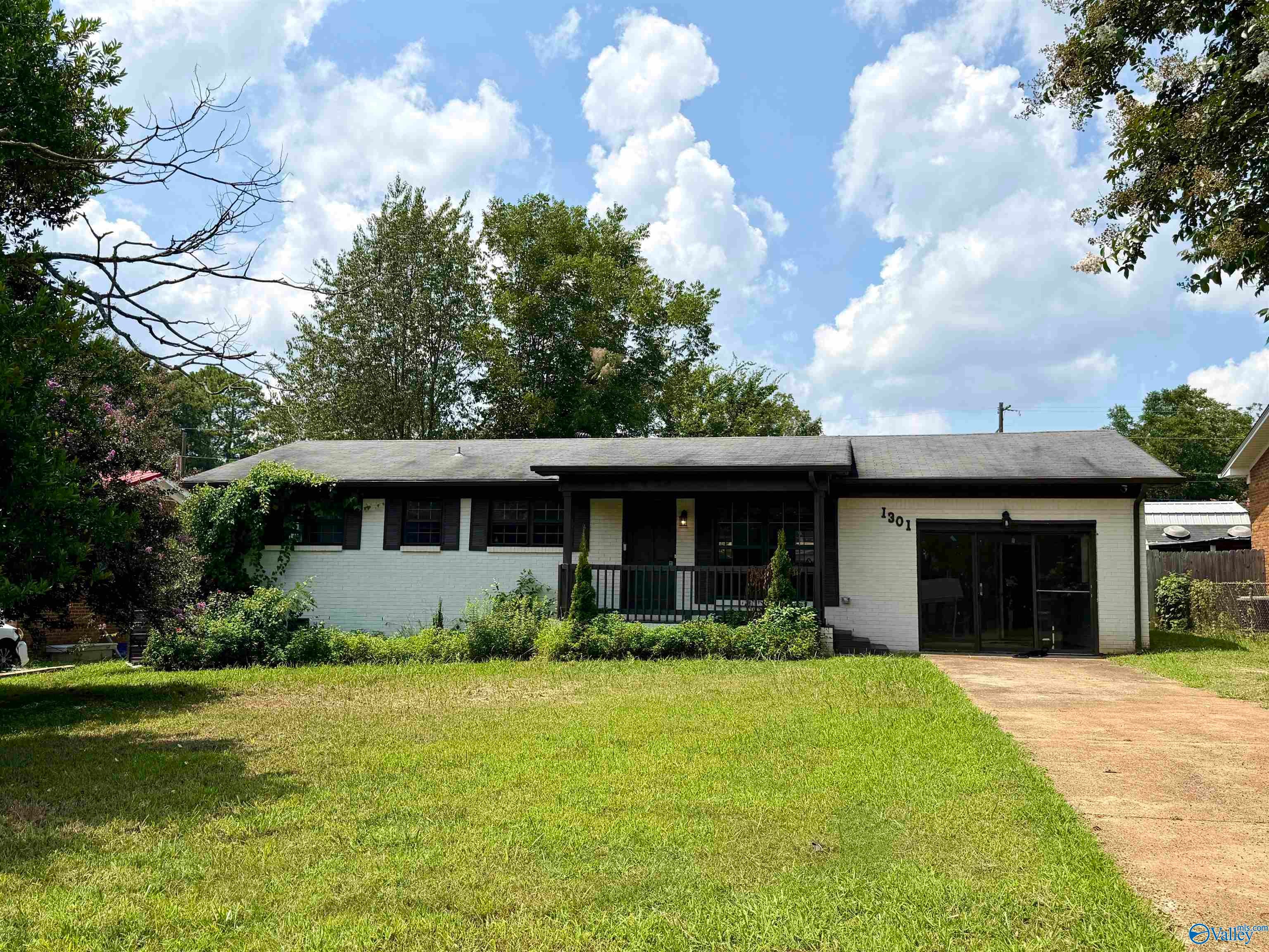 1301 Pennylane SE — photo