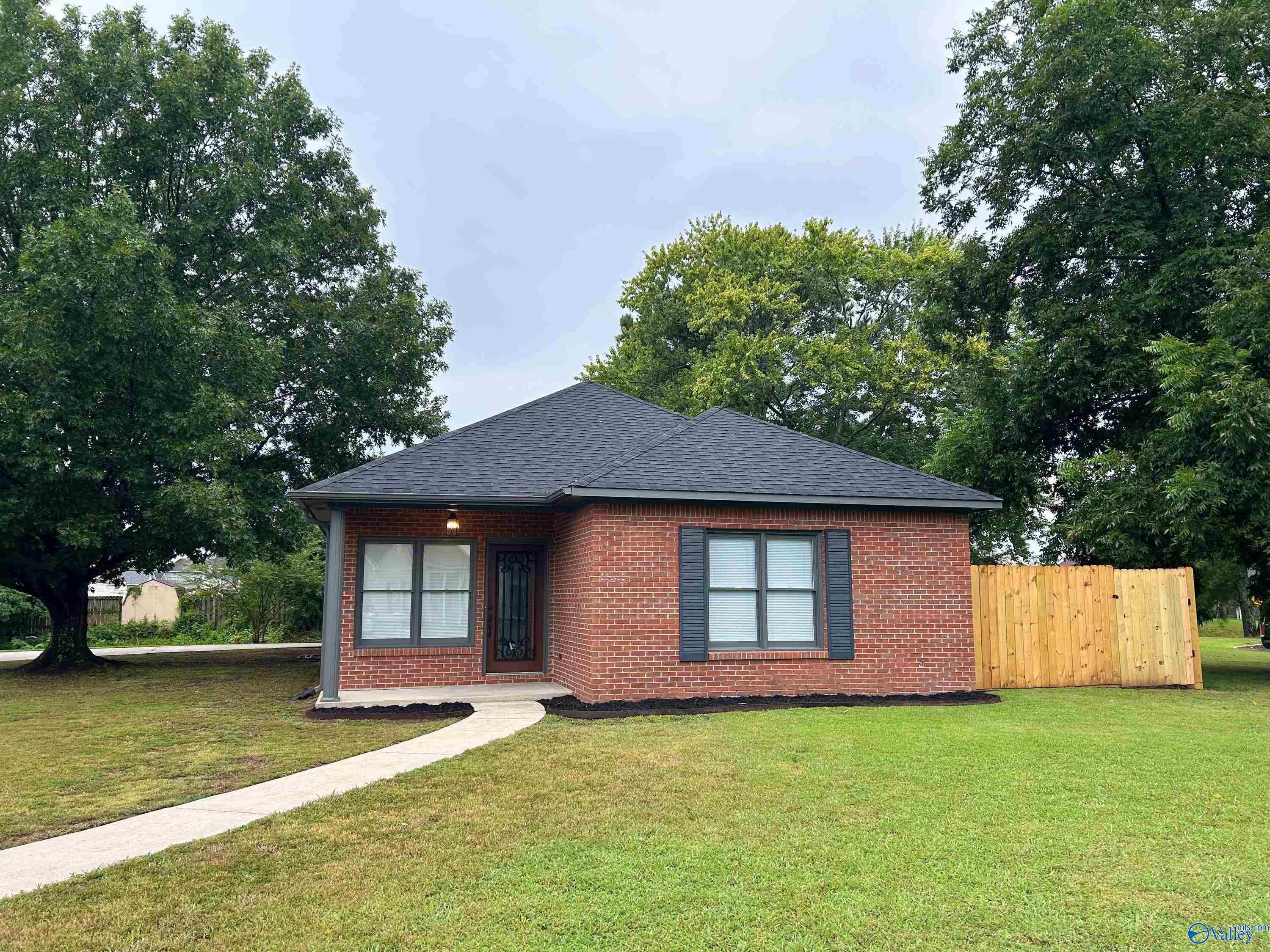 1813 Kathy Lane Court SW — photo