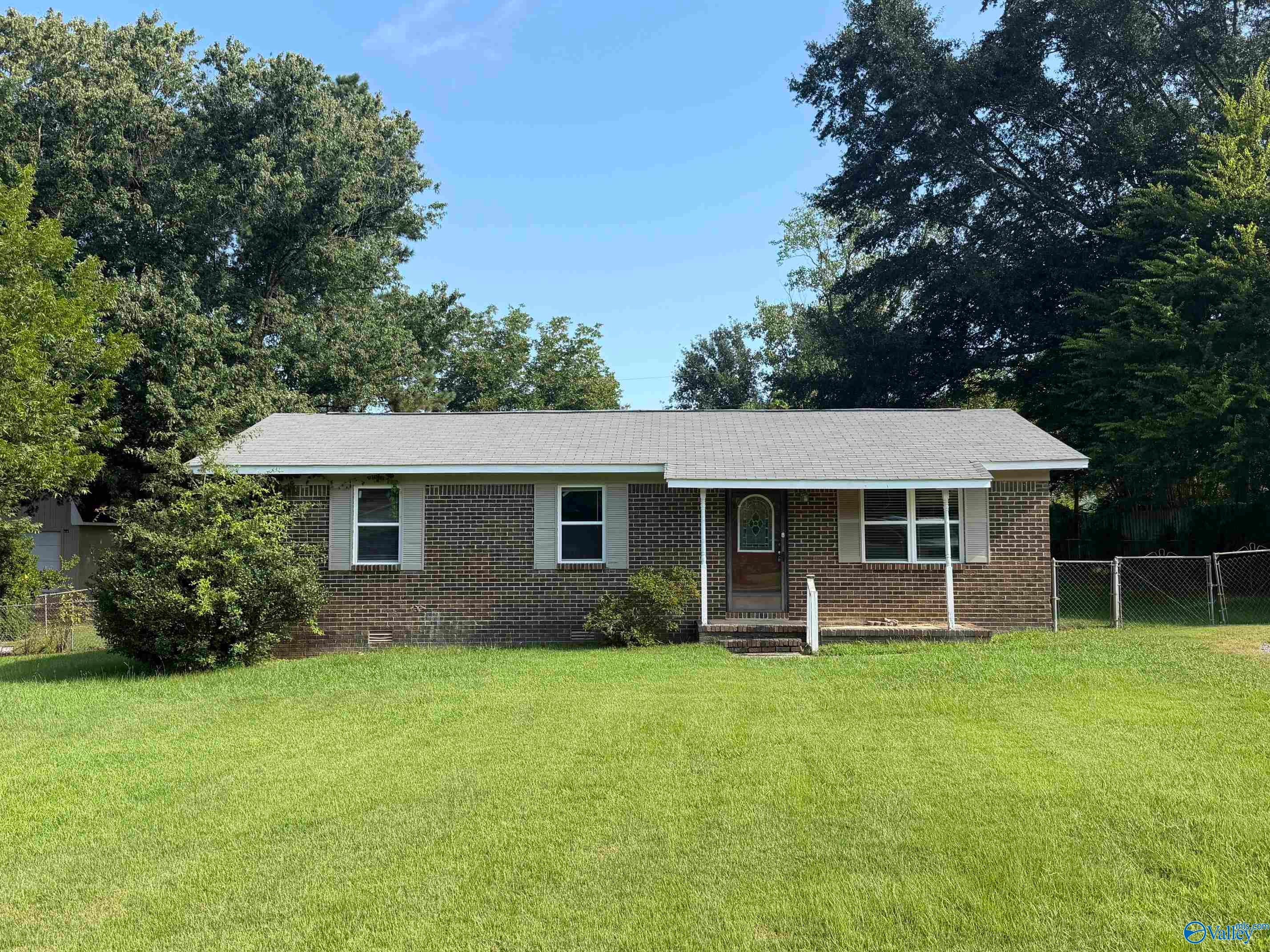 1609 Woodview Drive — photo