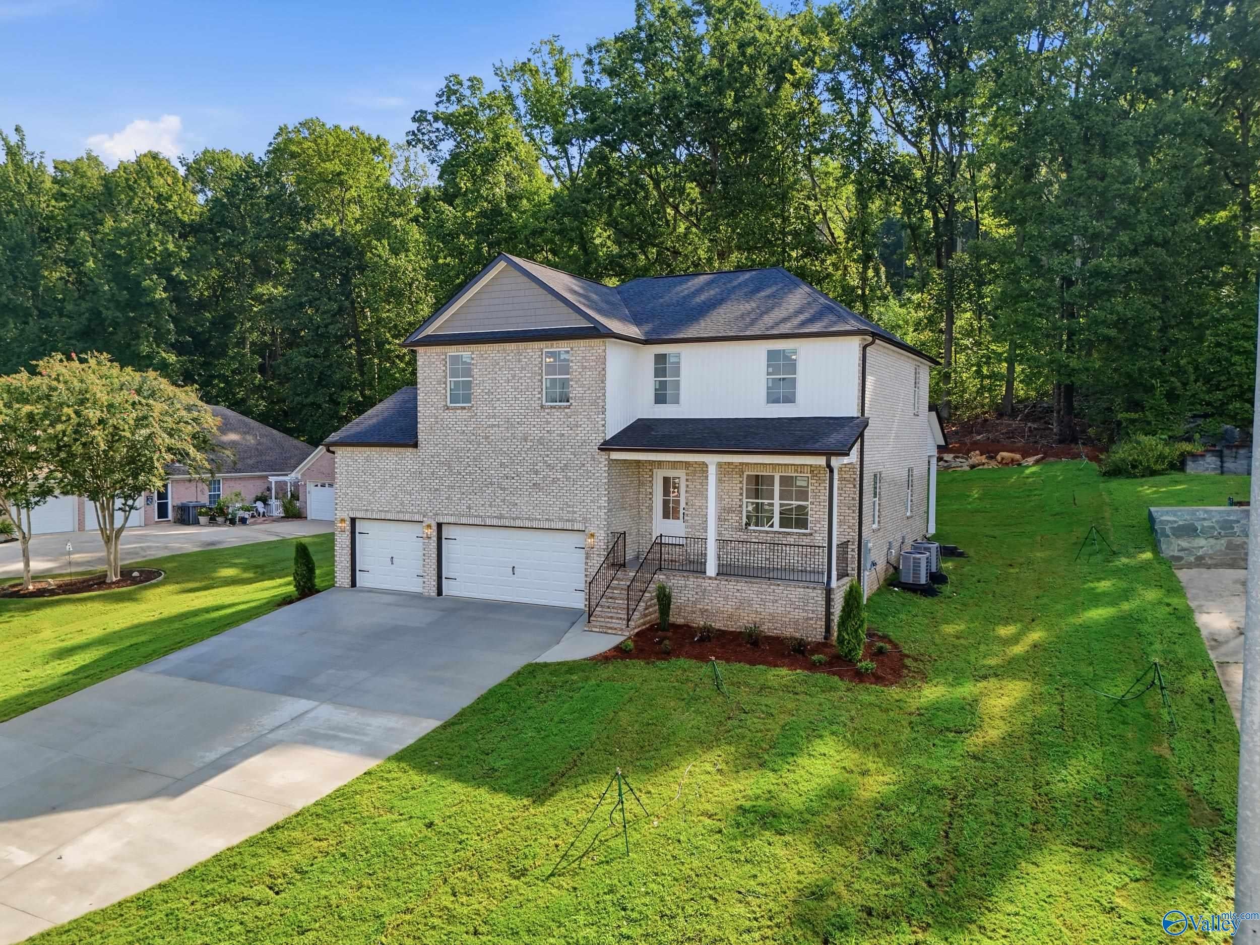 105 Amber Way — photo