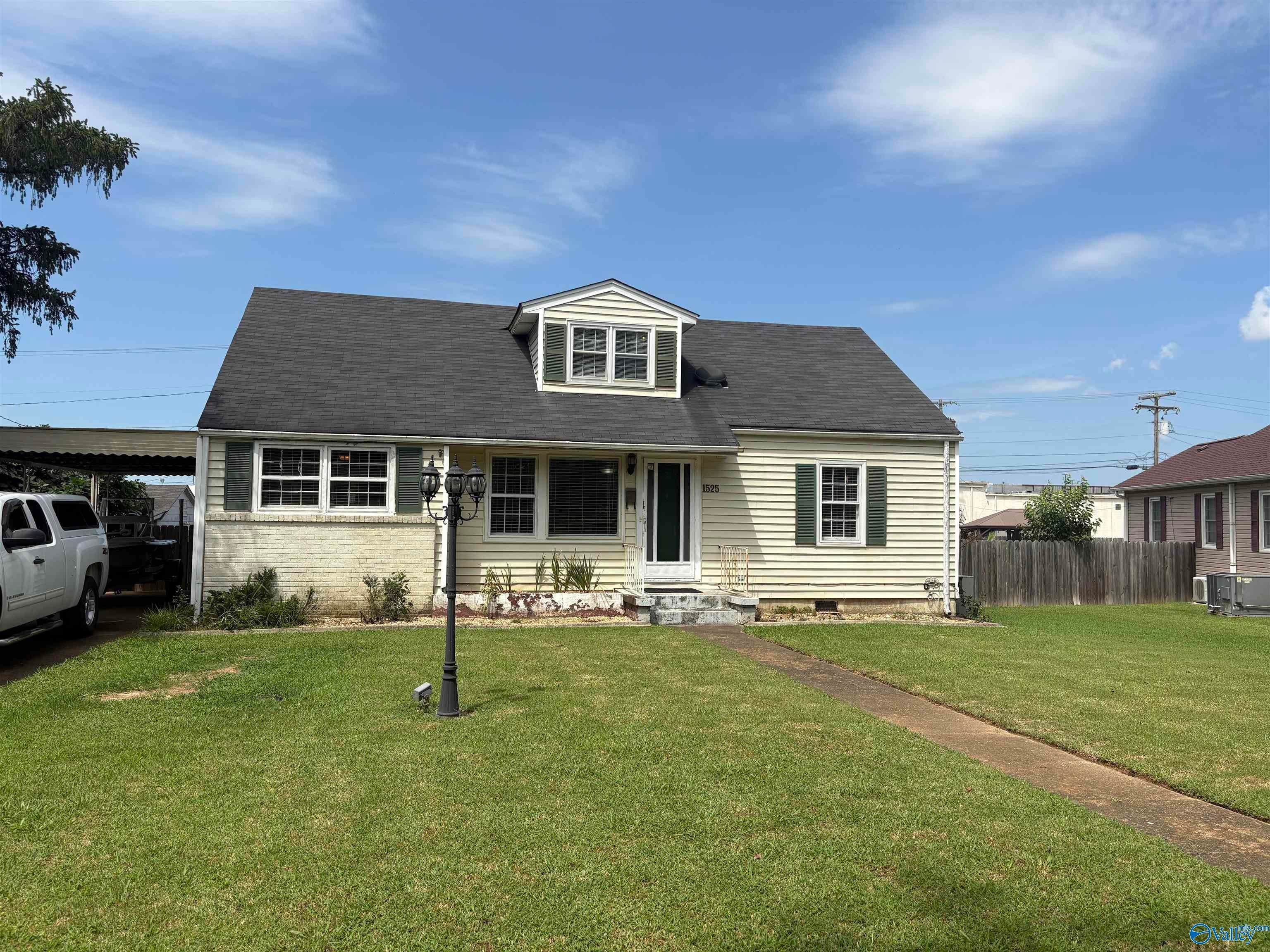 1525 Buena Vista Circle SE — photo