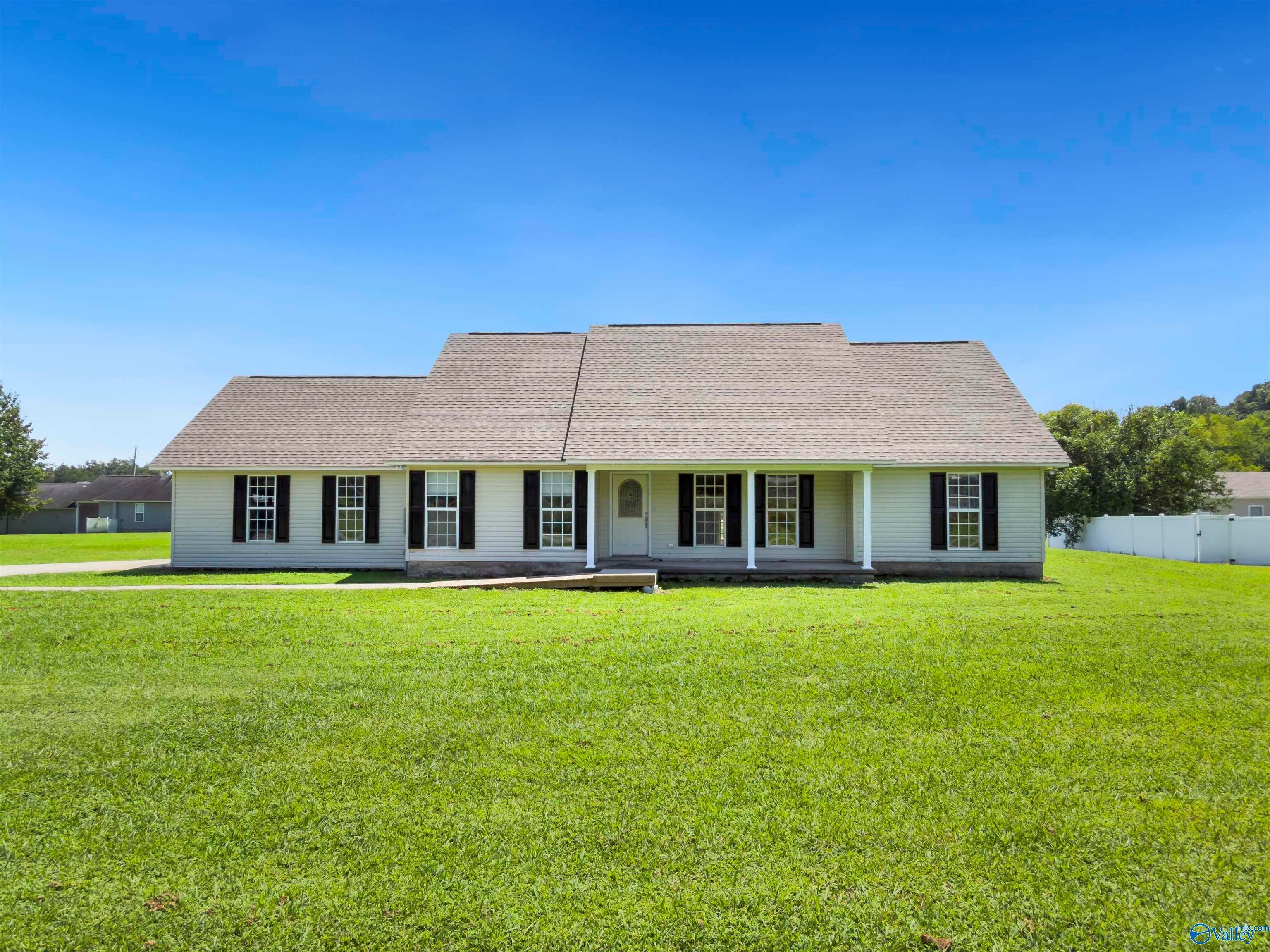 526 Hembree Drive — photo