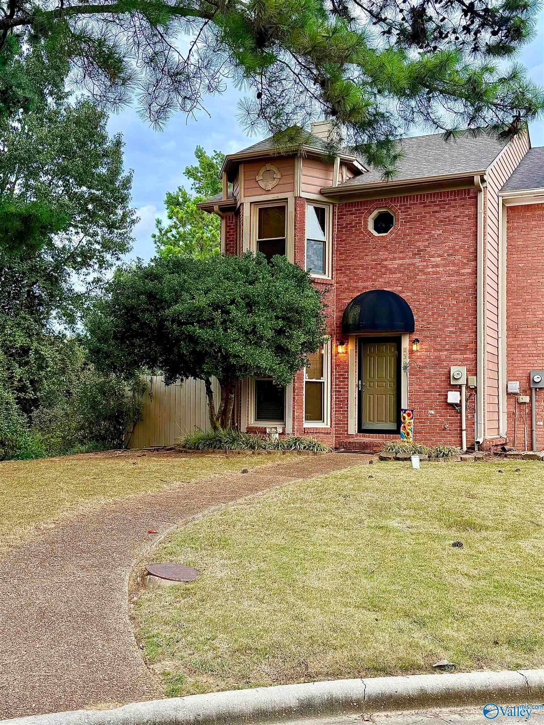 2301 Williamsburg Court SW — photo