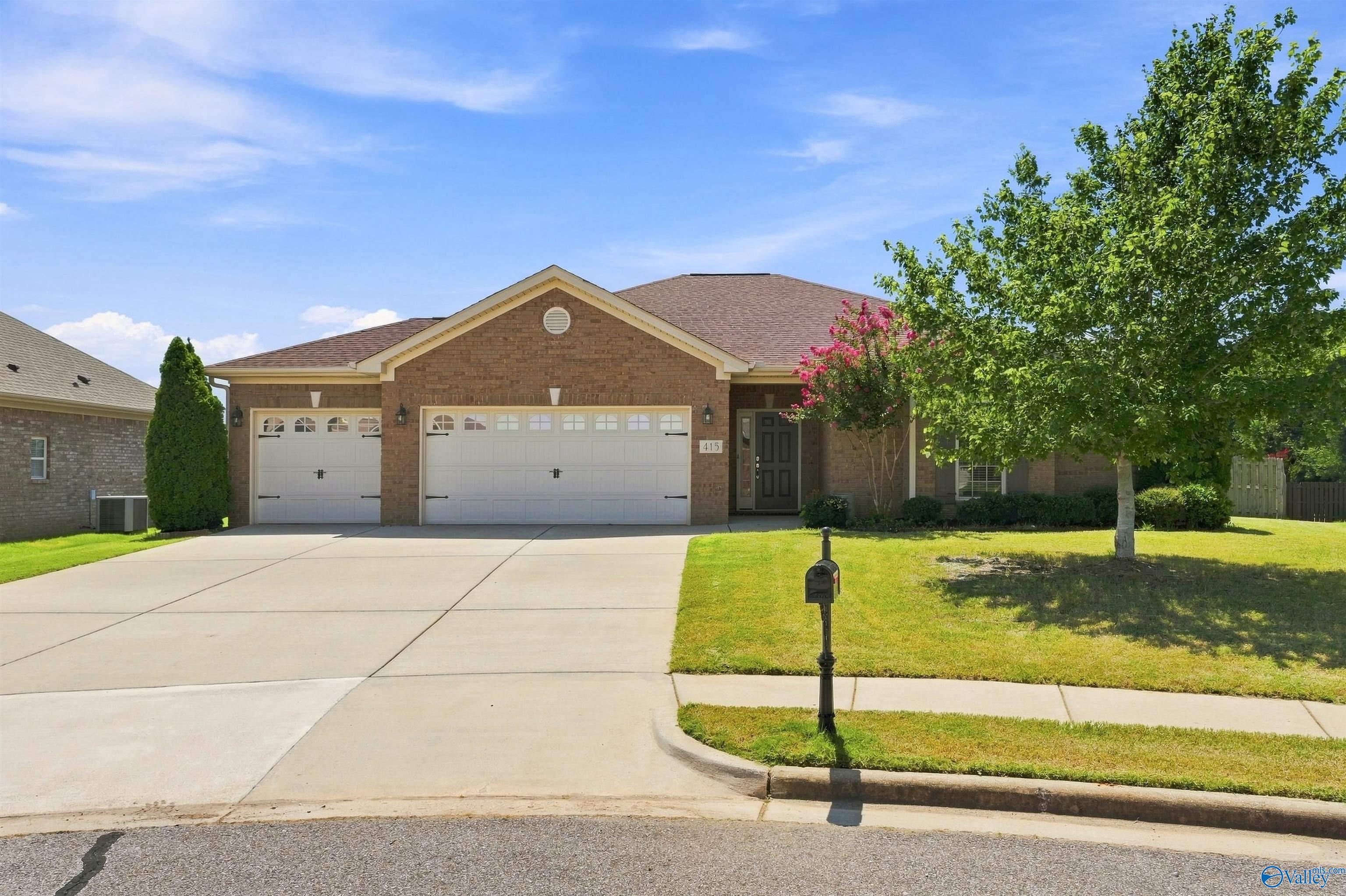 415 Creekwater Circle NW — photo