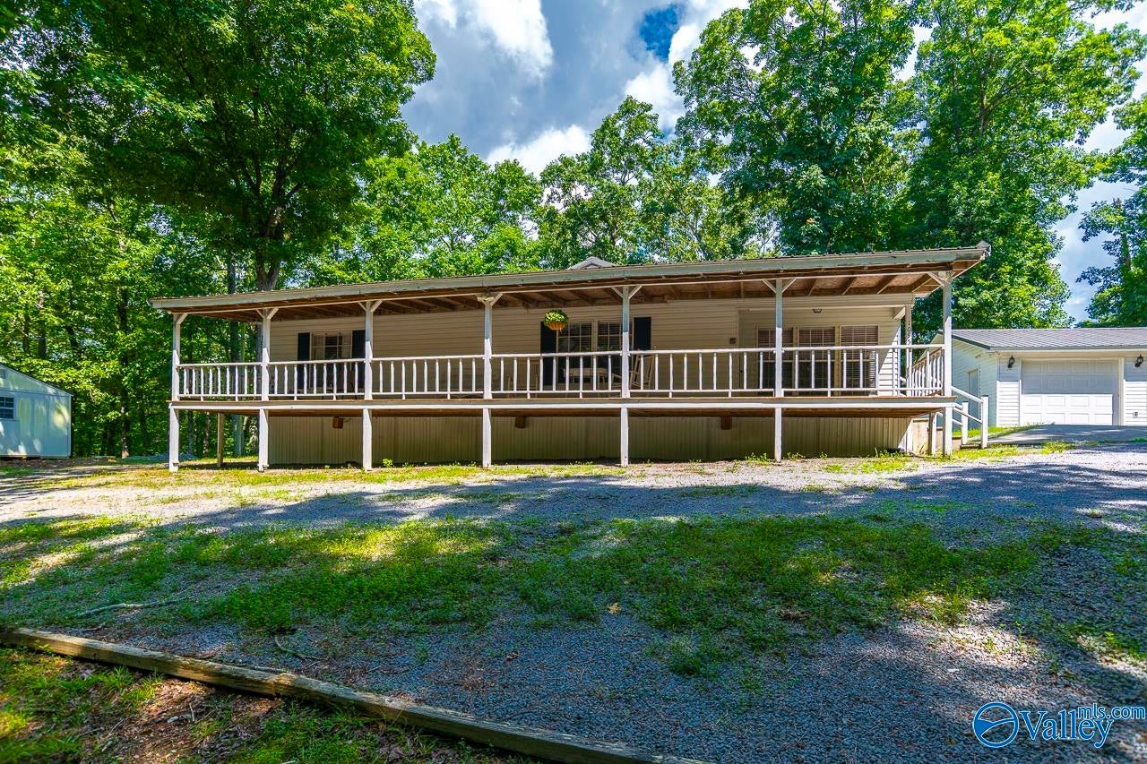 1095 Holiday Shores Road — photo