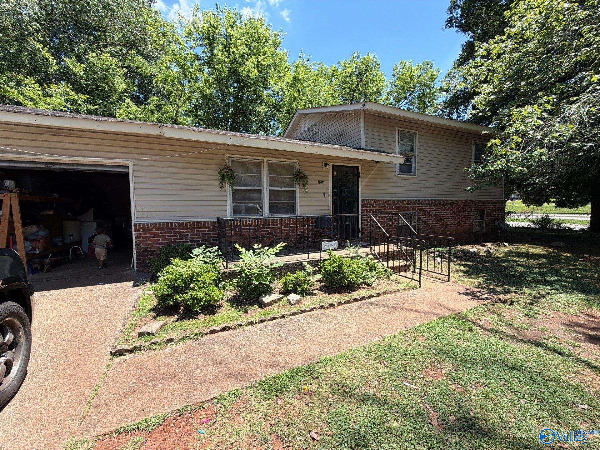 3207 Boswell Drive — photo