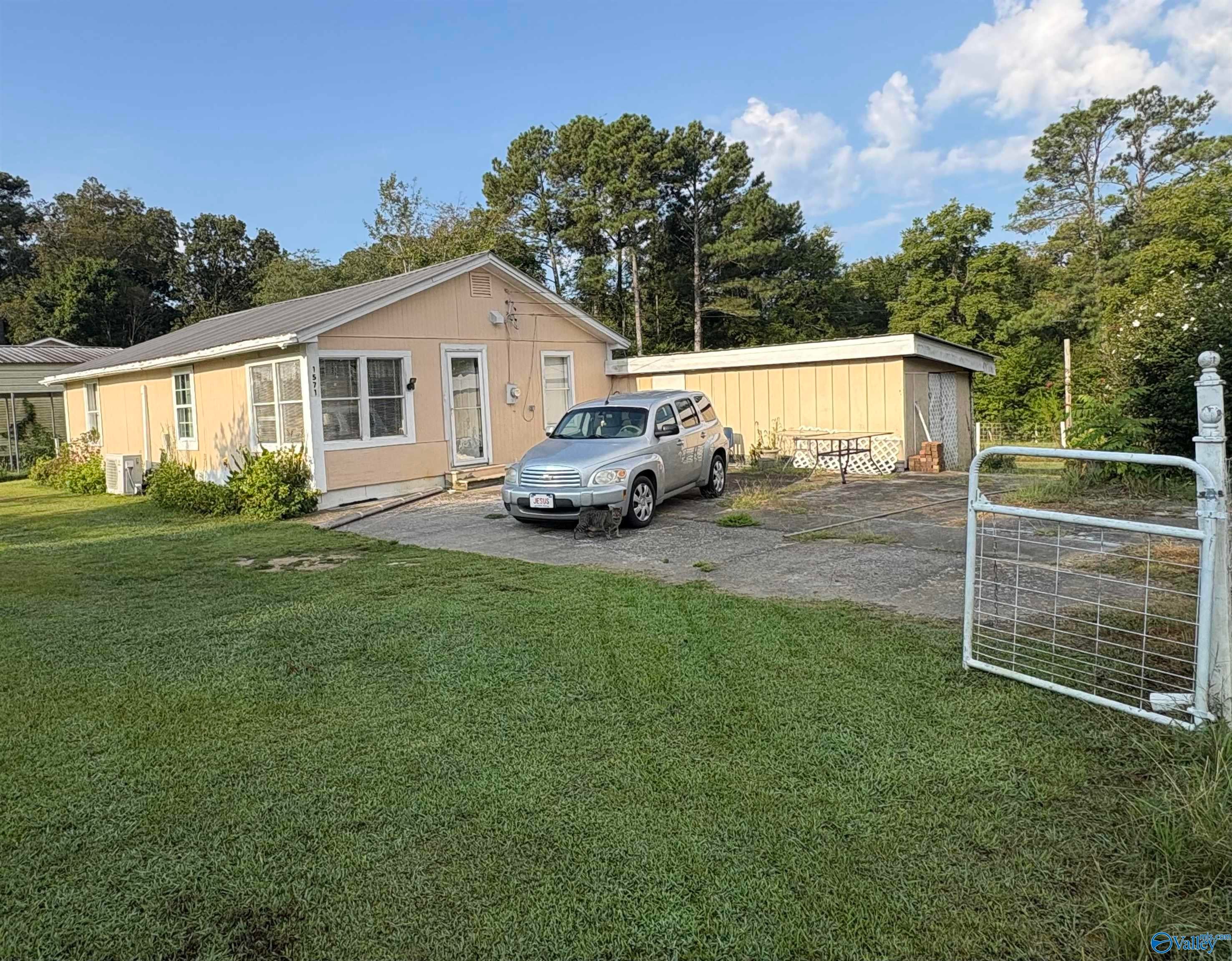 1571 Snow Point Road — photo