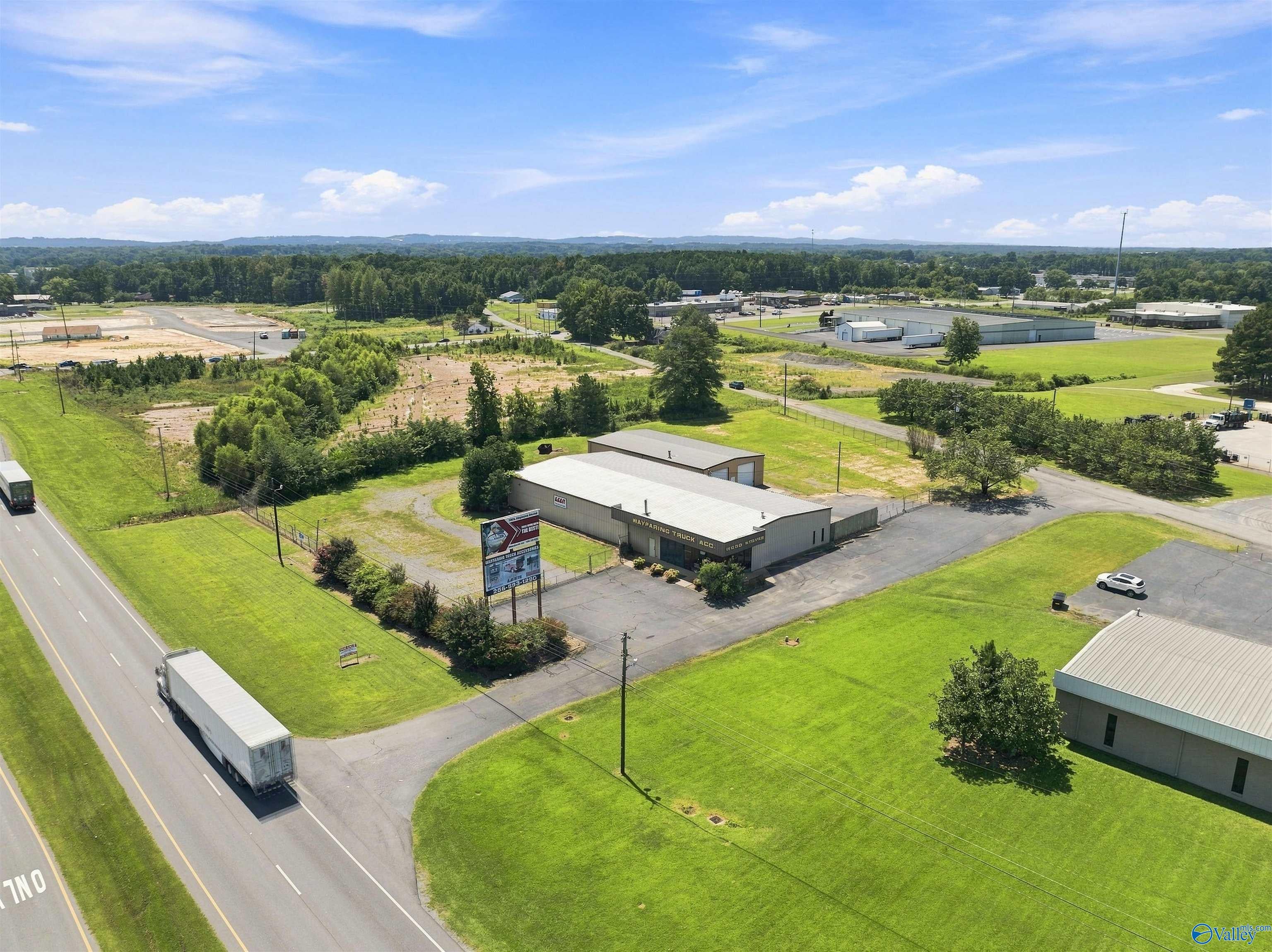 3267 US Highway 431 — photo
