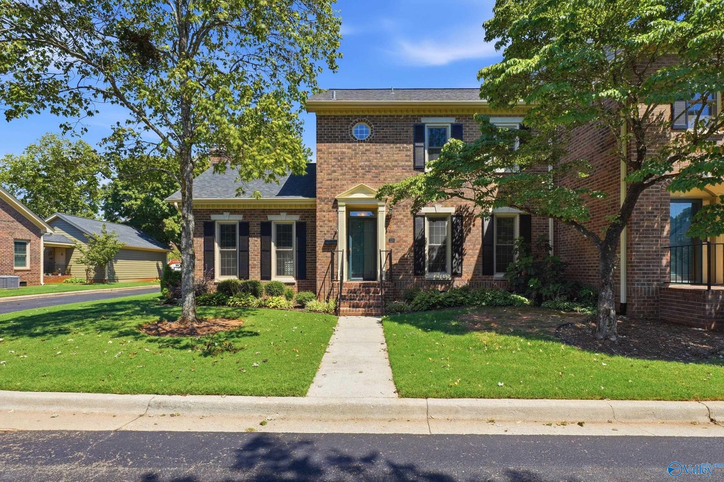 220 Inverness Drive SW — photo