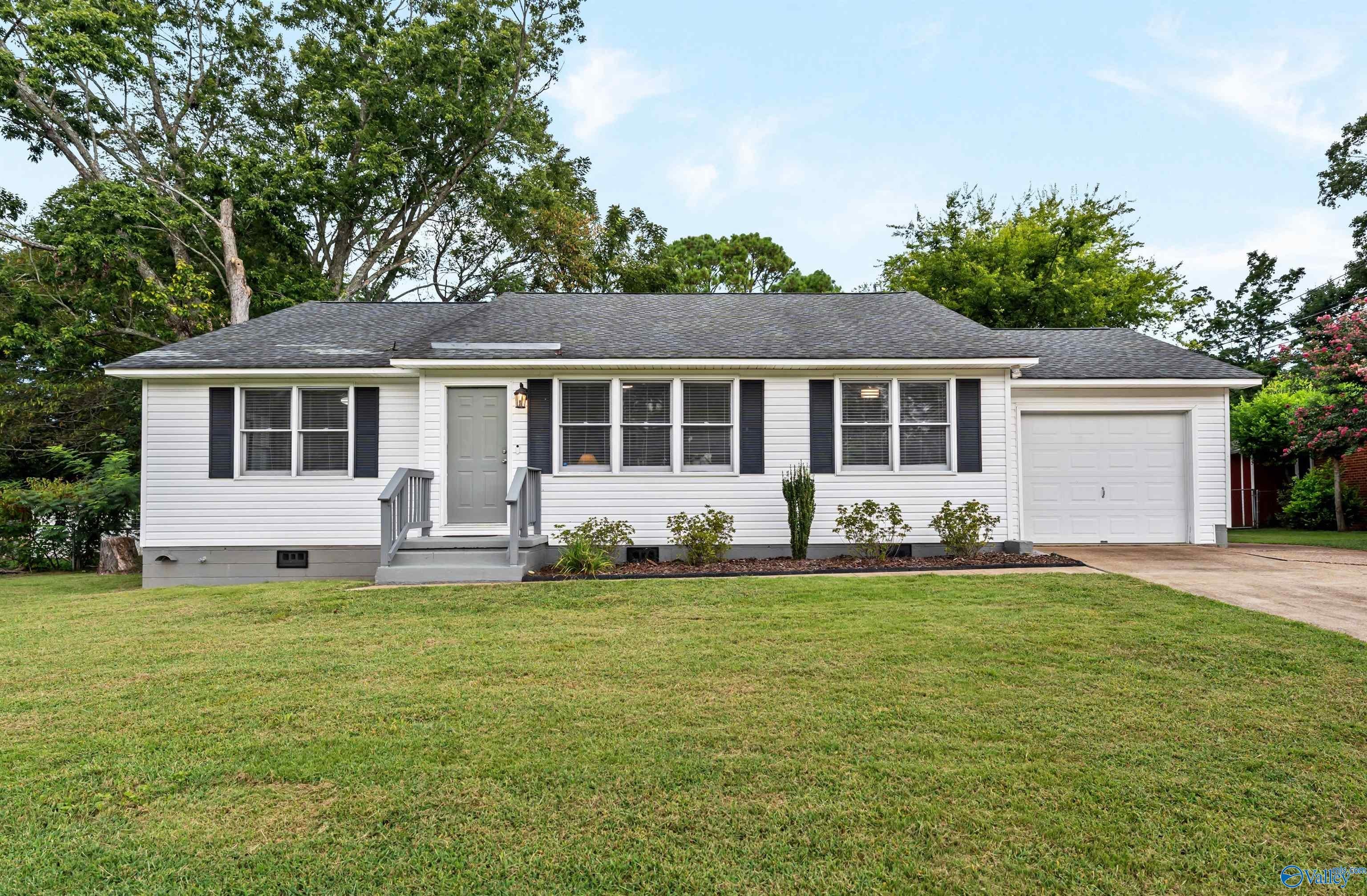 2605 Waltham Drive NE — photo