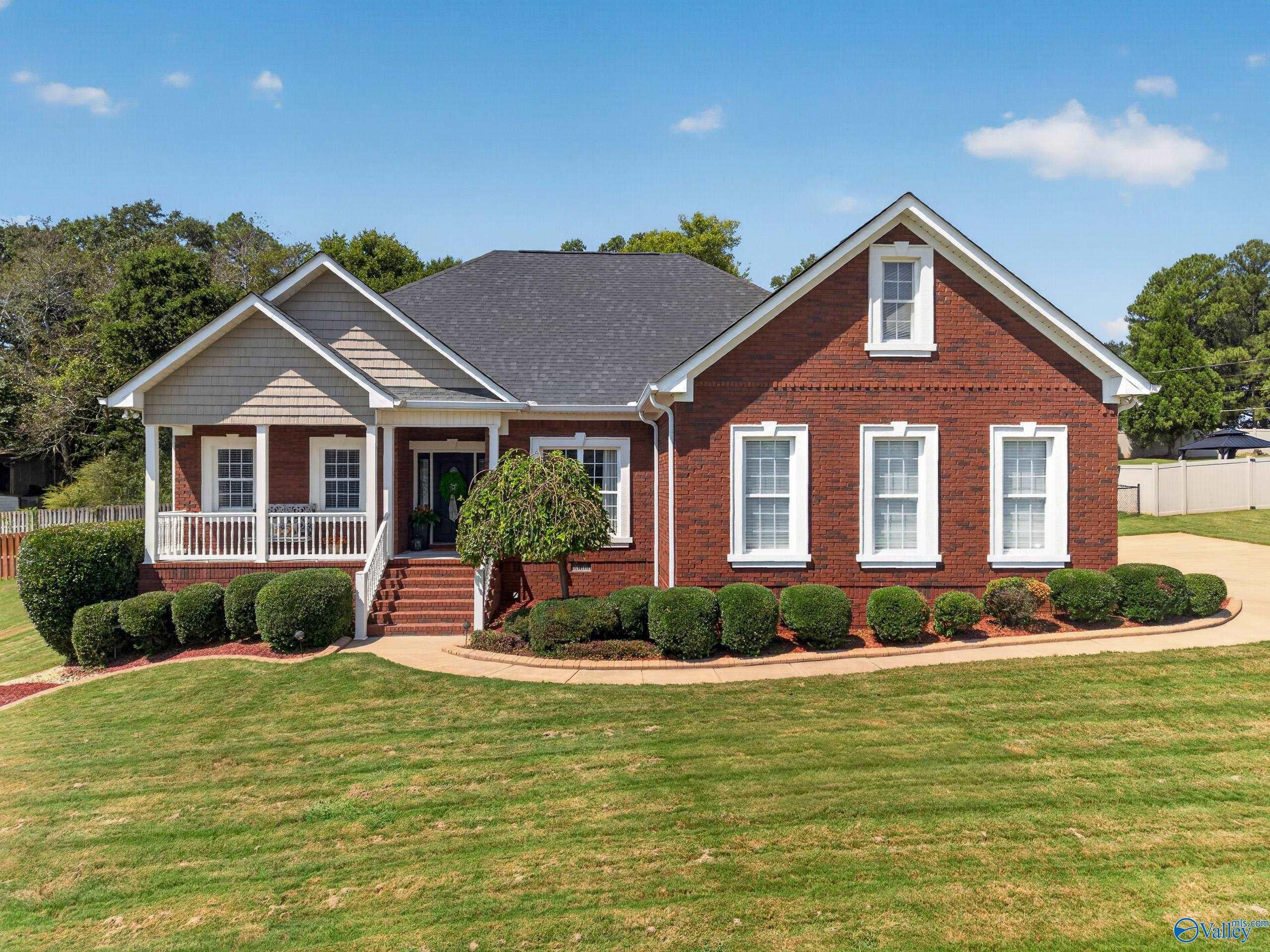 142 Barrington Circle — photo