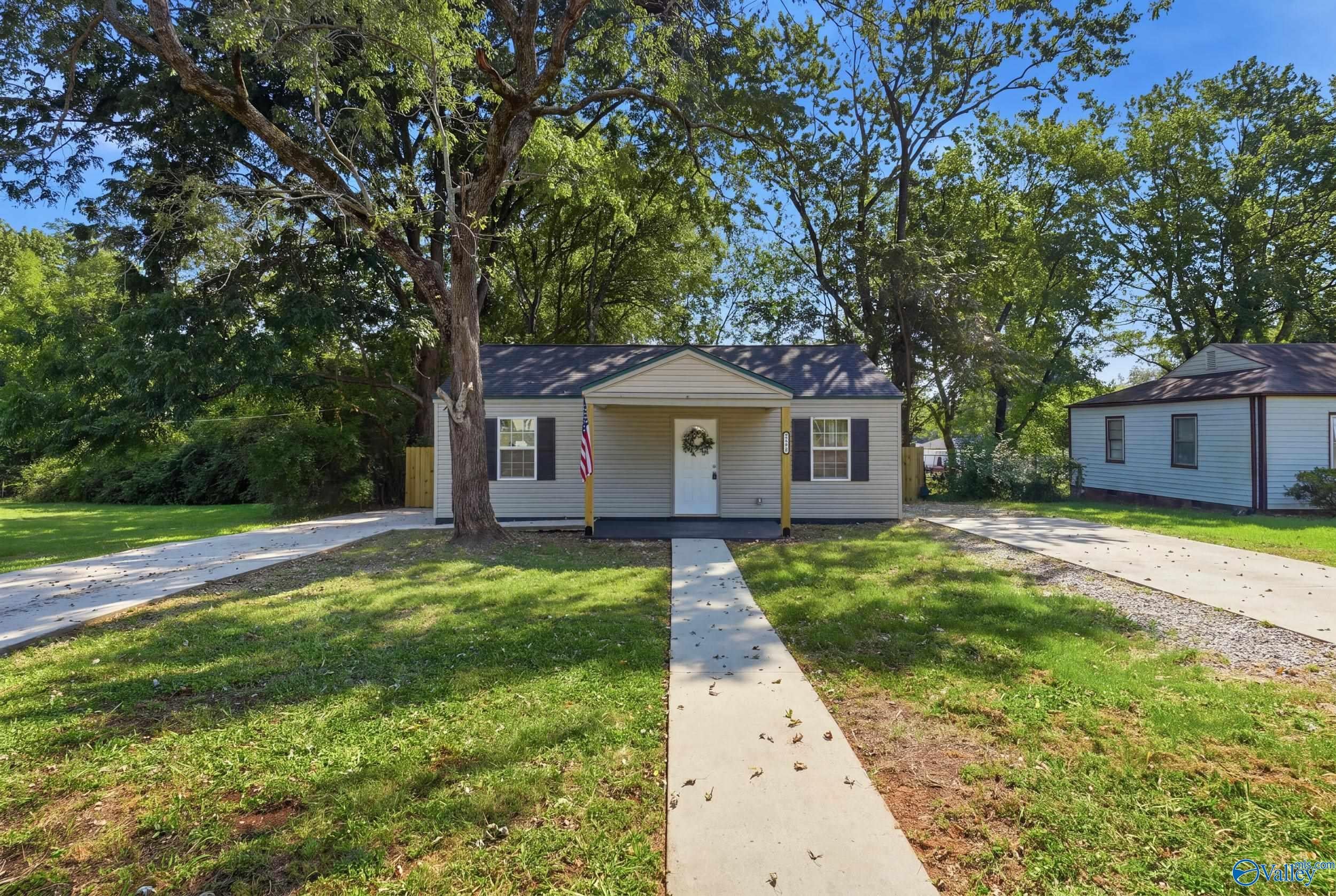 920 Fairway Drive NW — photo
