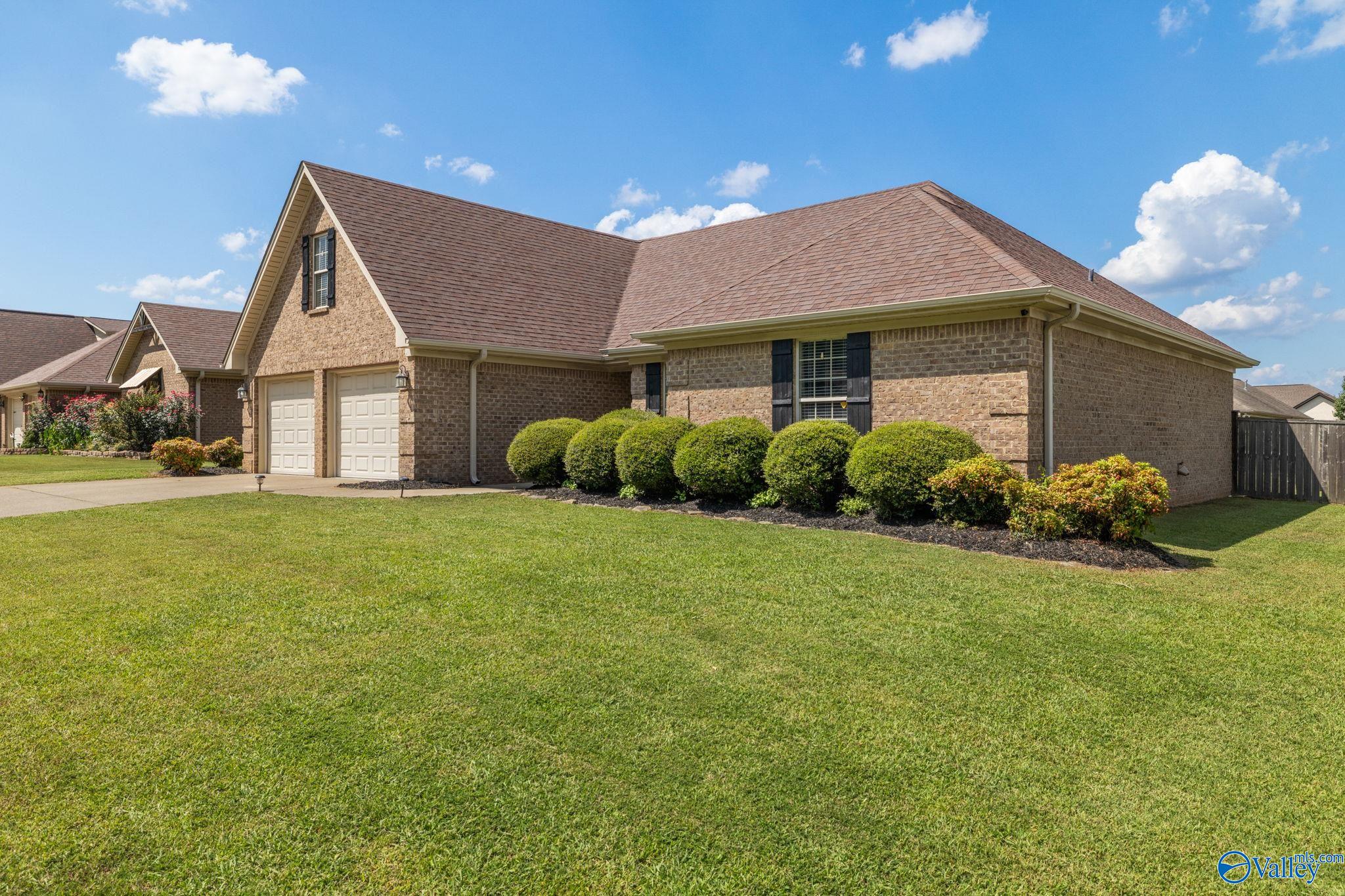 Home in Muscle Shoals, AL 35661 — photo 2