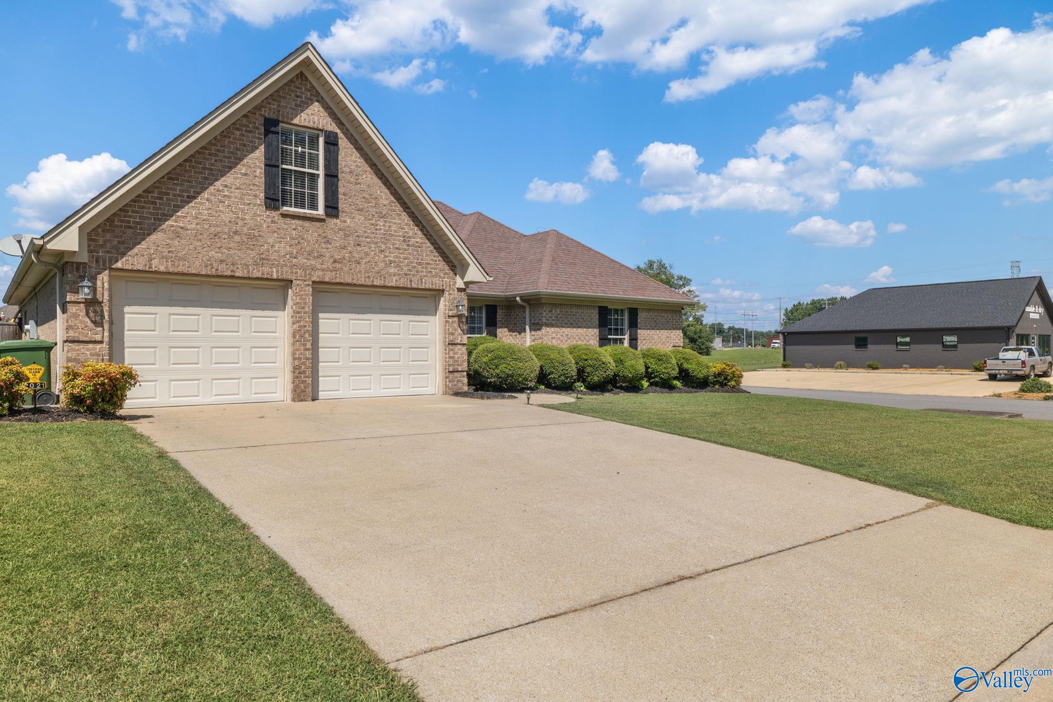 Home in Muscle Shoals, AL 35661 — photo 3
