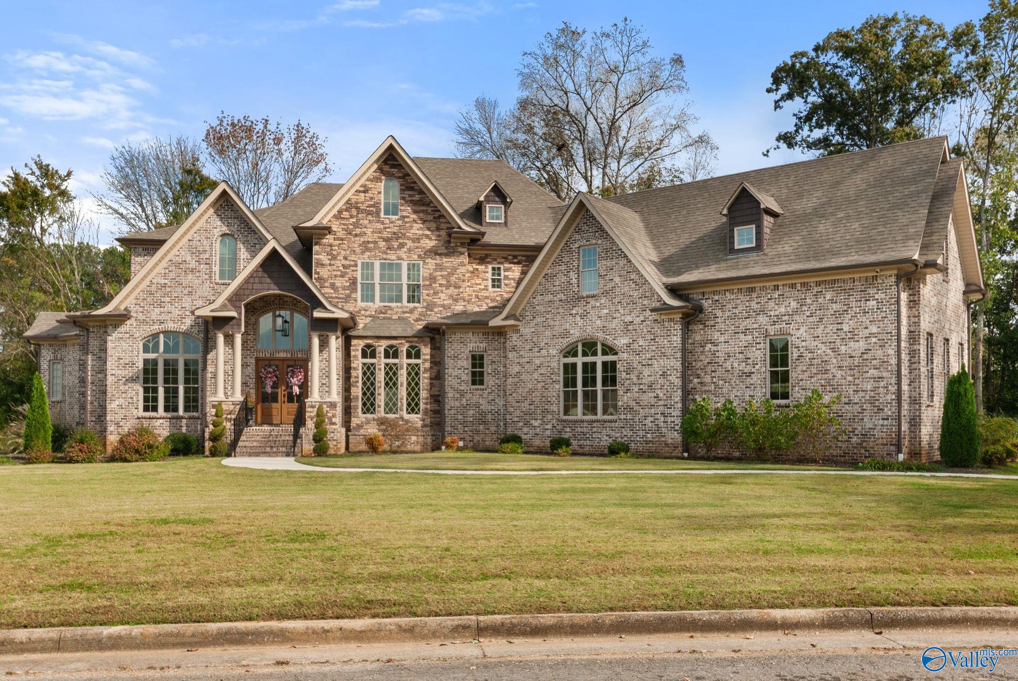205 Briarwood Circle — photo