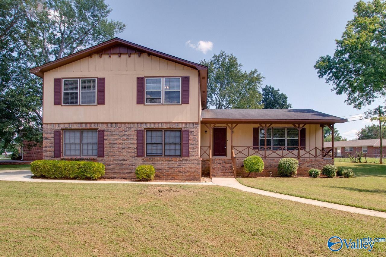 1100 Philpot Avenue NE — photo