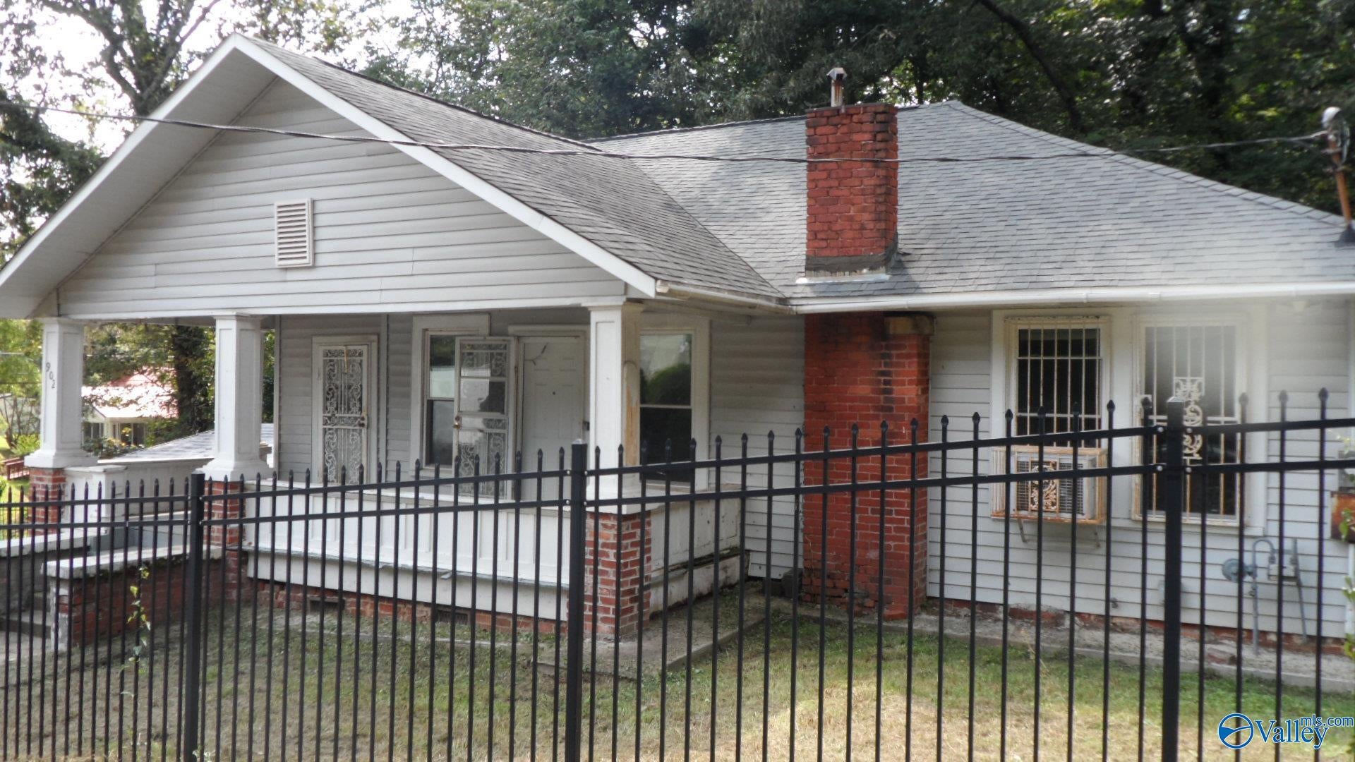 902 Spring Street — photo