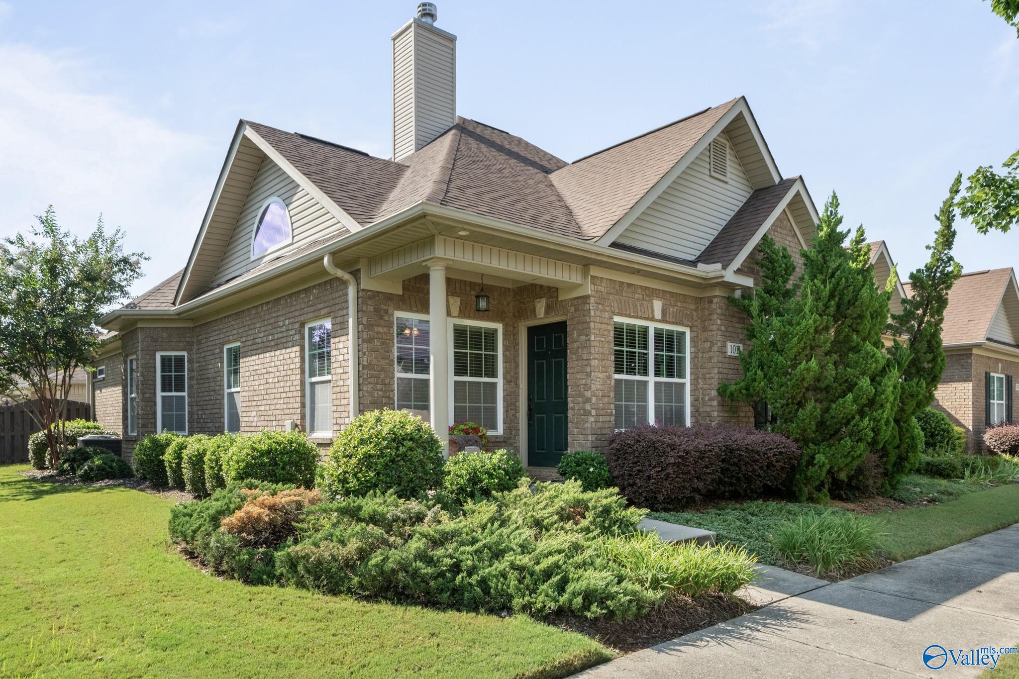1011 Cresent Falls — photo