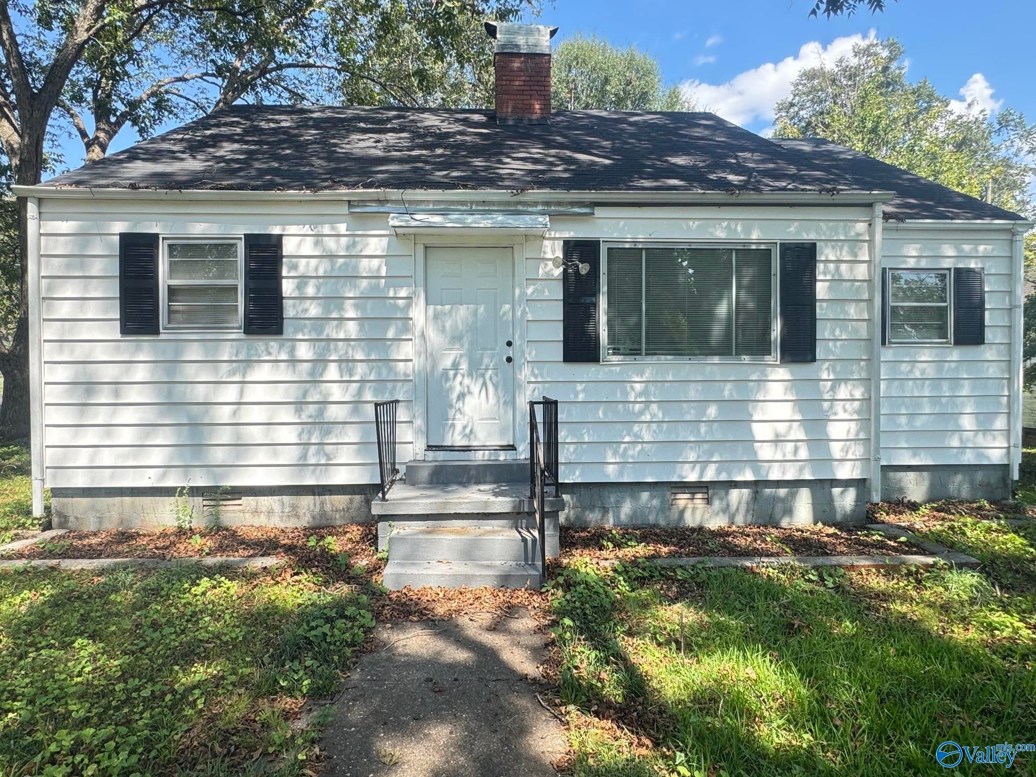 2301 North Rose Drive SW — photo