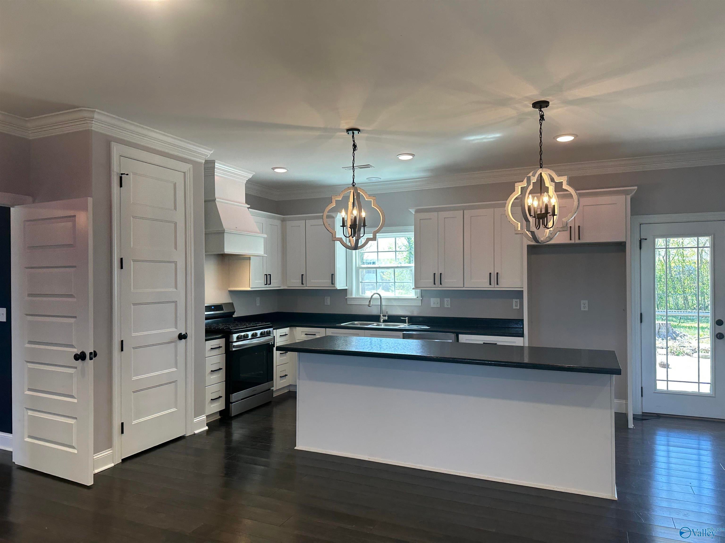1108 6th Place NE — photo