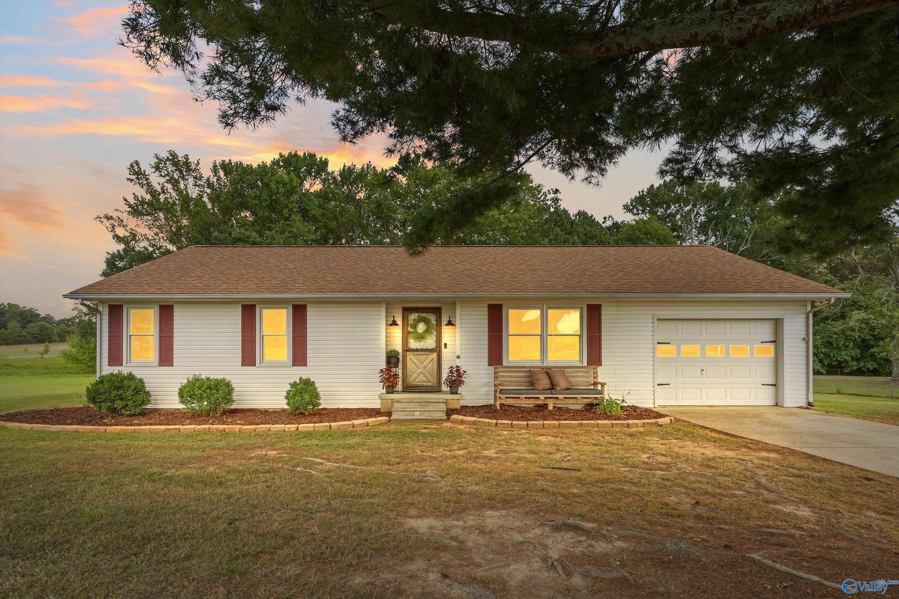 17186 Mooresville Road — photo