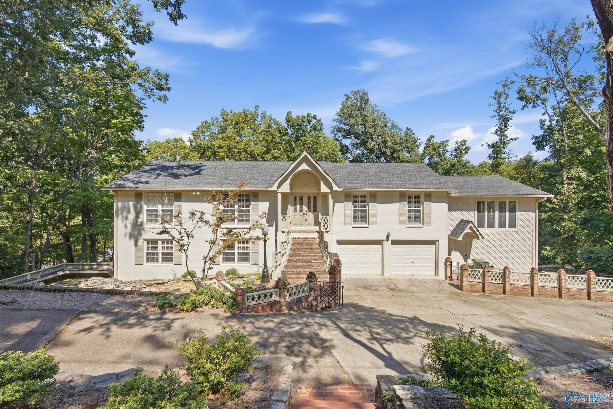 2214 Briarcliff Road — photo