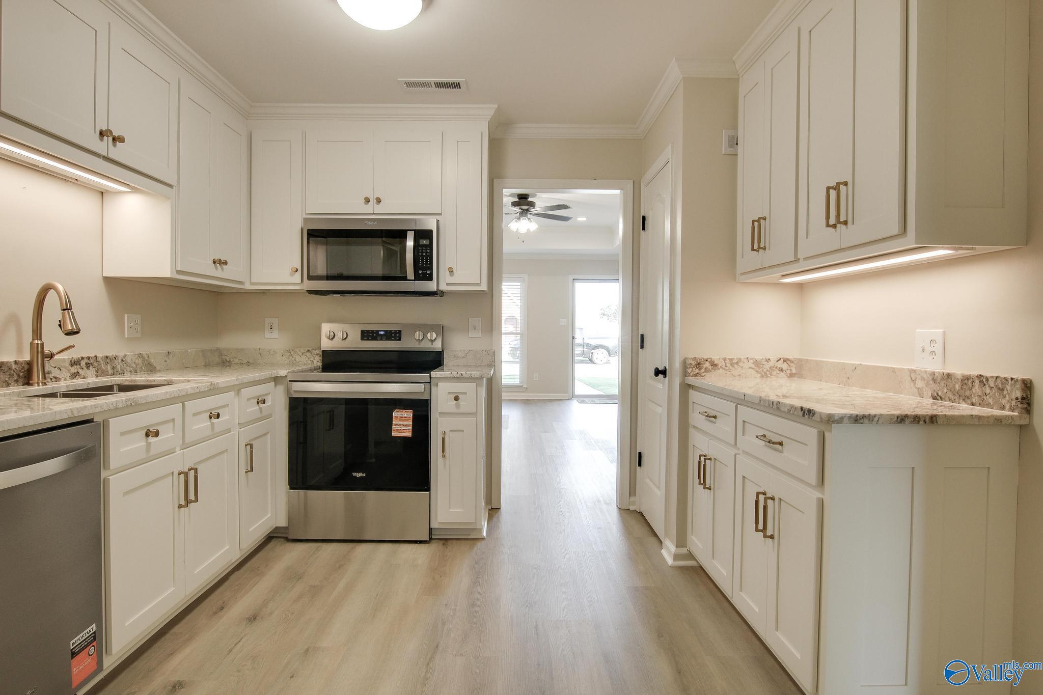 2419 Halifax Place, Decatur, AL 35601 — photo 2