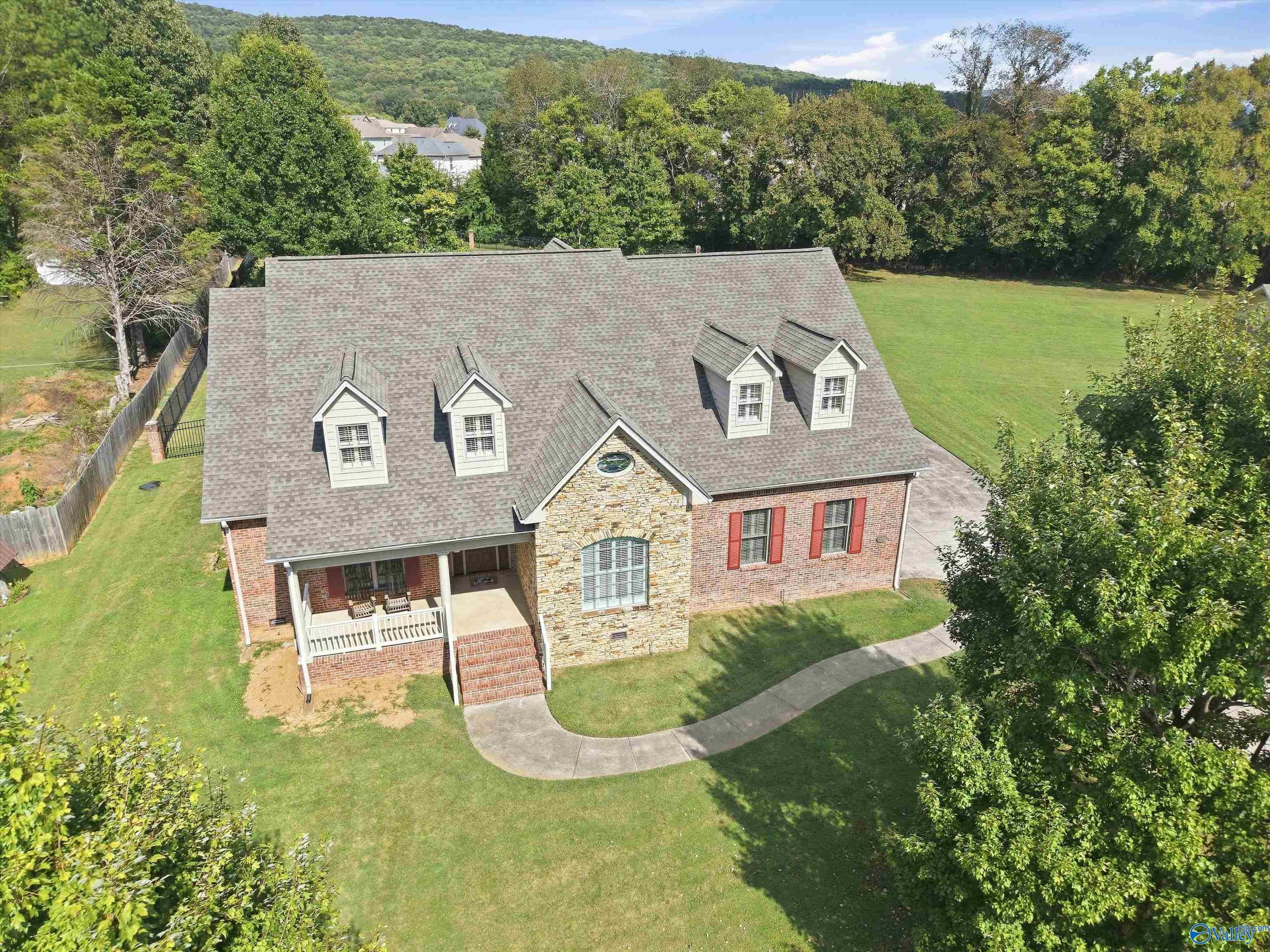 115 Featherstone Lane — photo