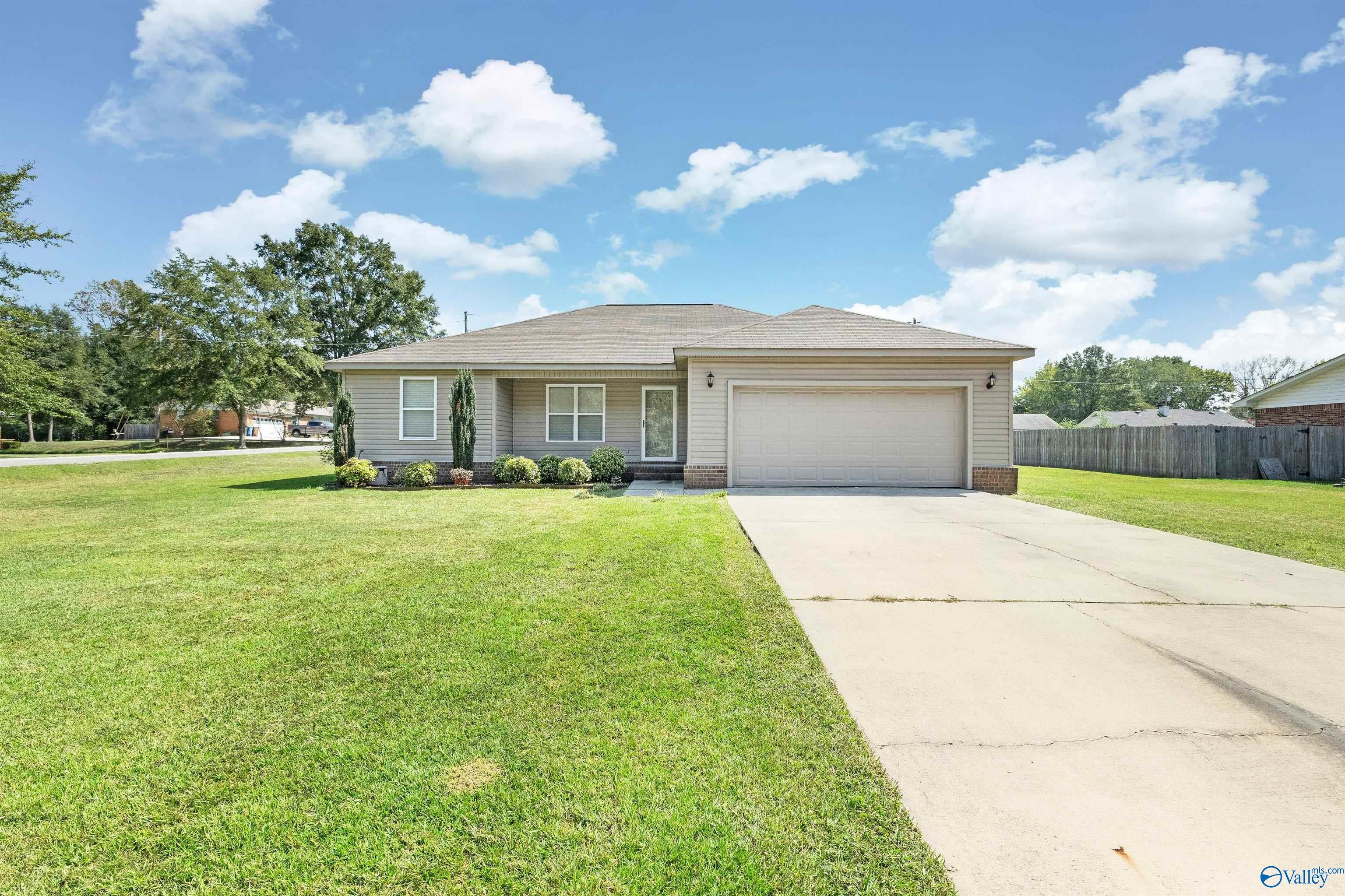 600 Gable Circle SW — photo