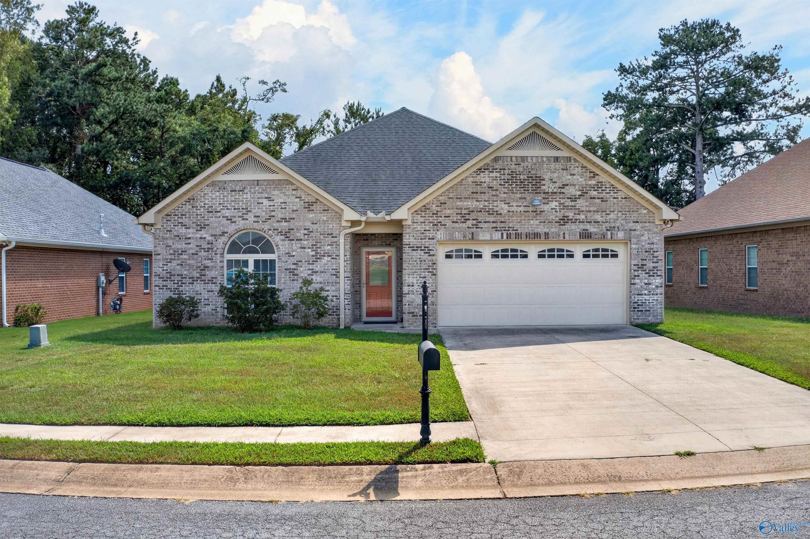 170 Glen Oaks Circle — photo