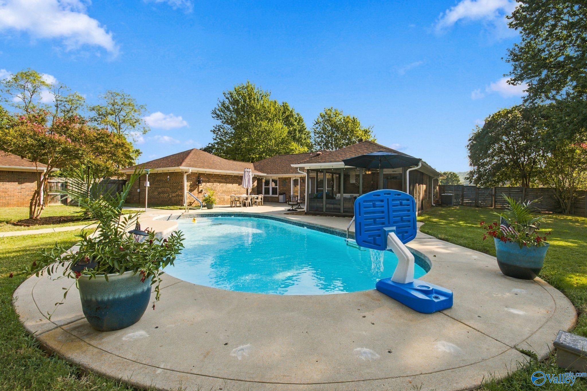 113 Yorkshire Drive — photo