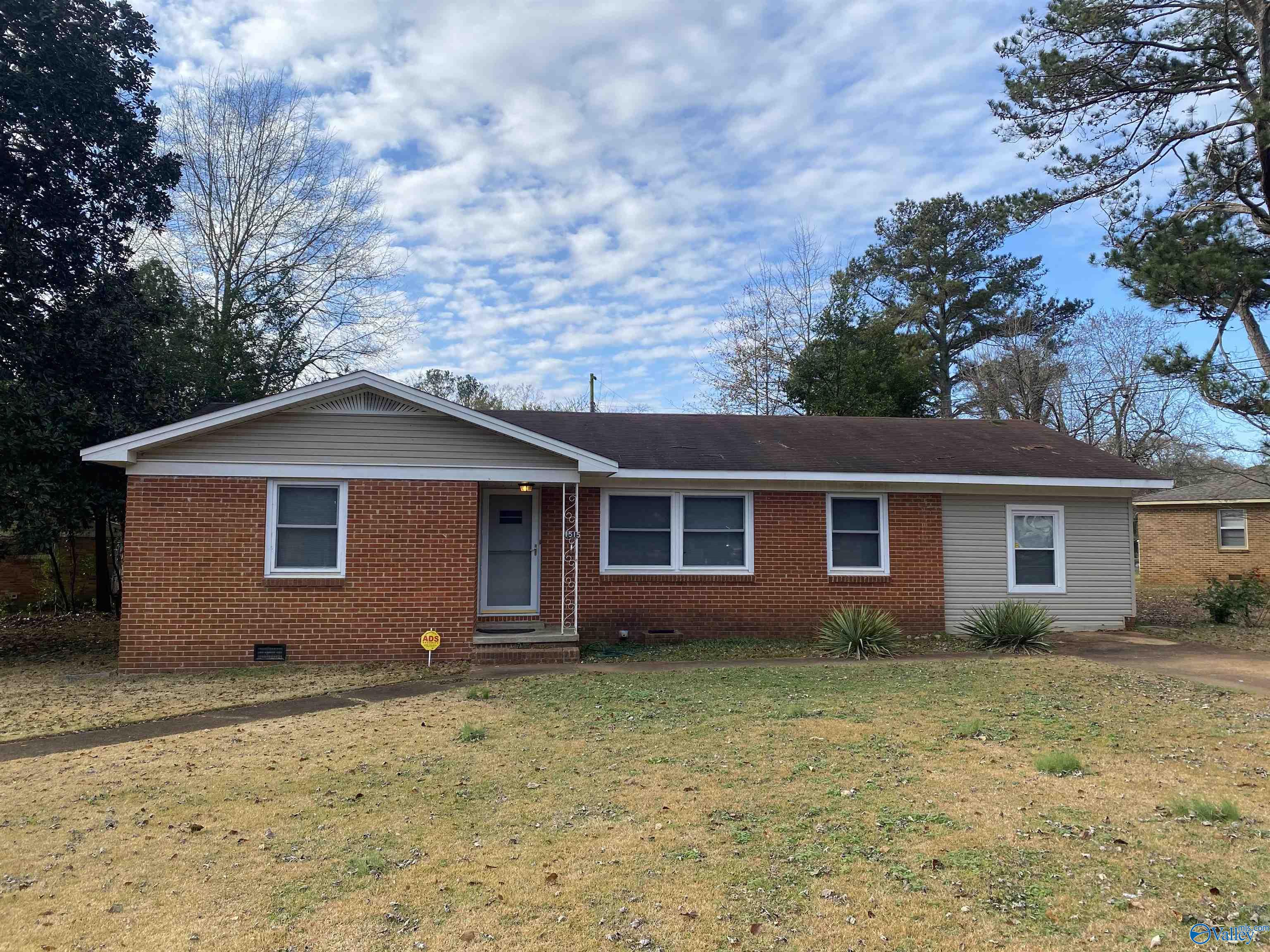 1515 Club View Drive — photo
