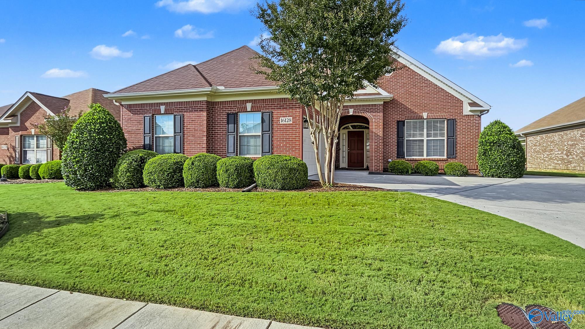 16128 Shropshire Drive SE — photo