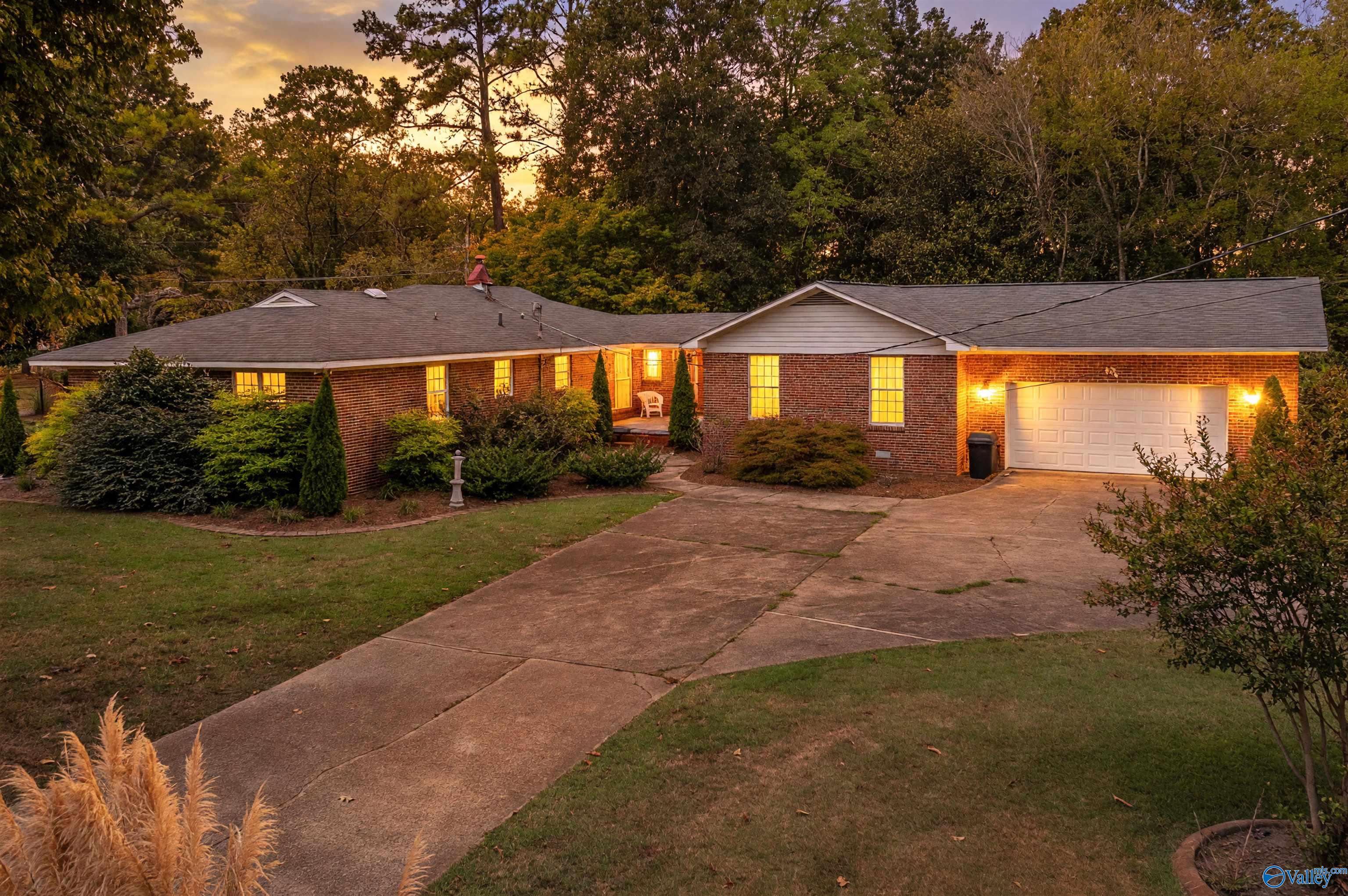 600 Cherry Laurel — photo