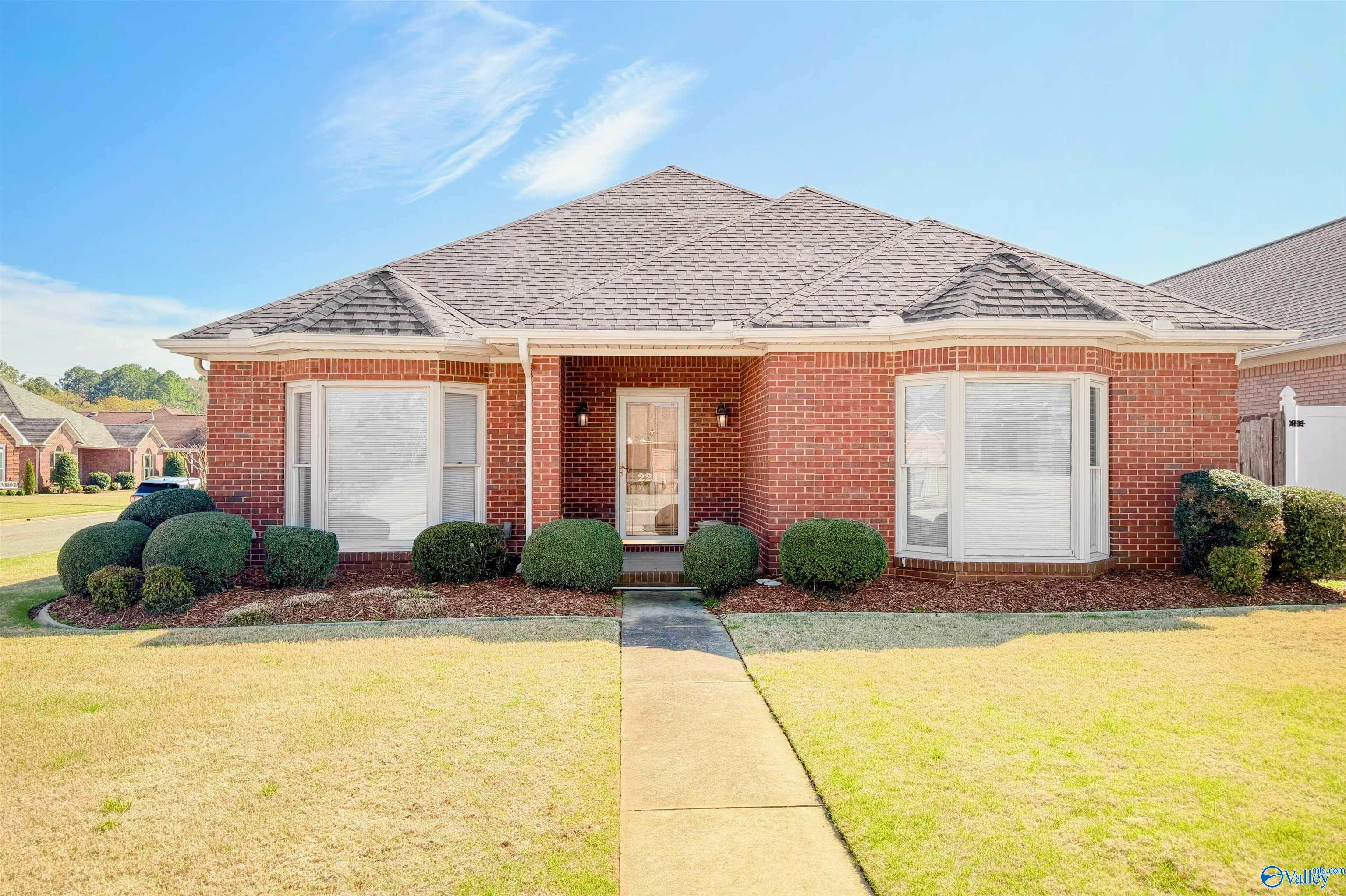 2219 Yorkshire SE — photo