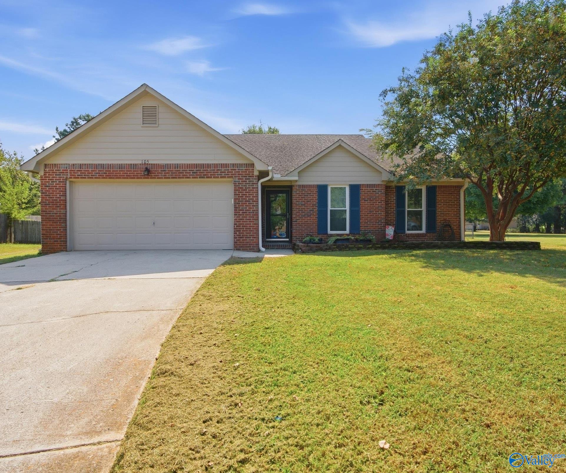 105 Laredo Circle — photo