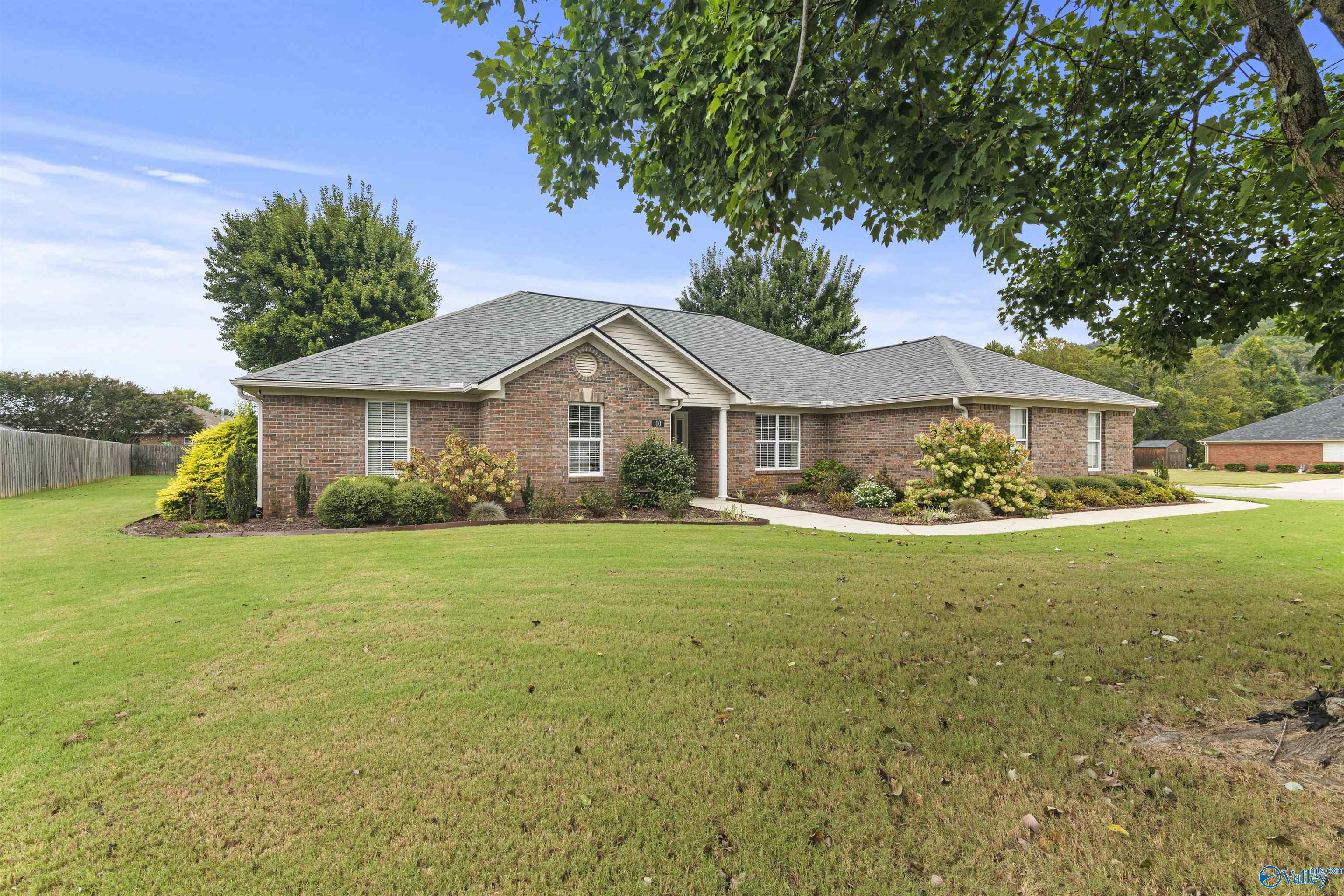 10 Corwin Drive, Decatur, AL 35603 — photo 2