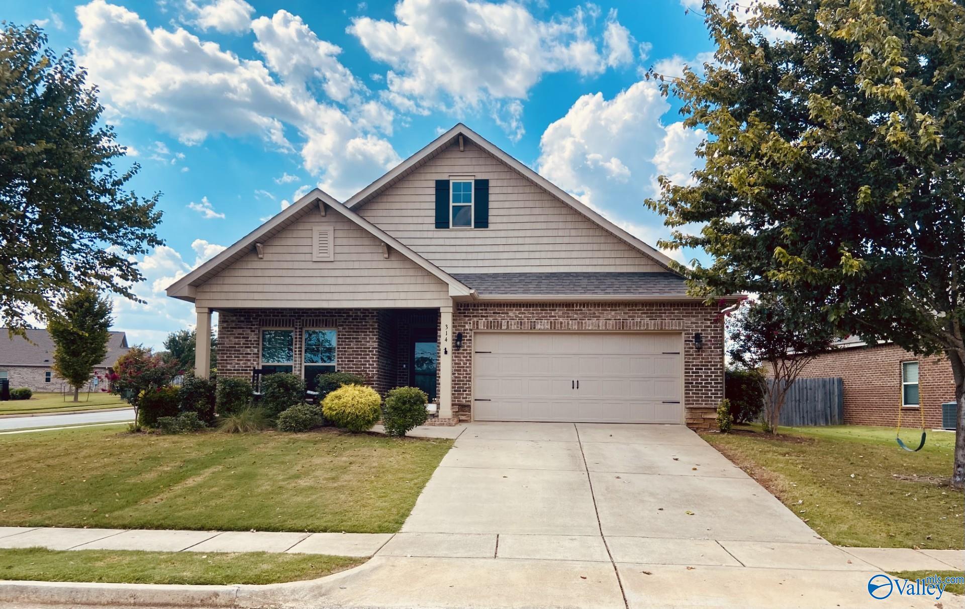 314 Addison Court NE — photo