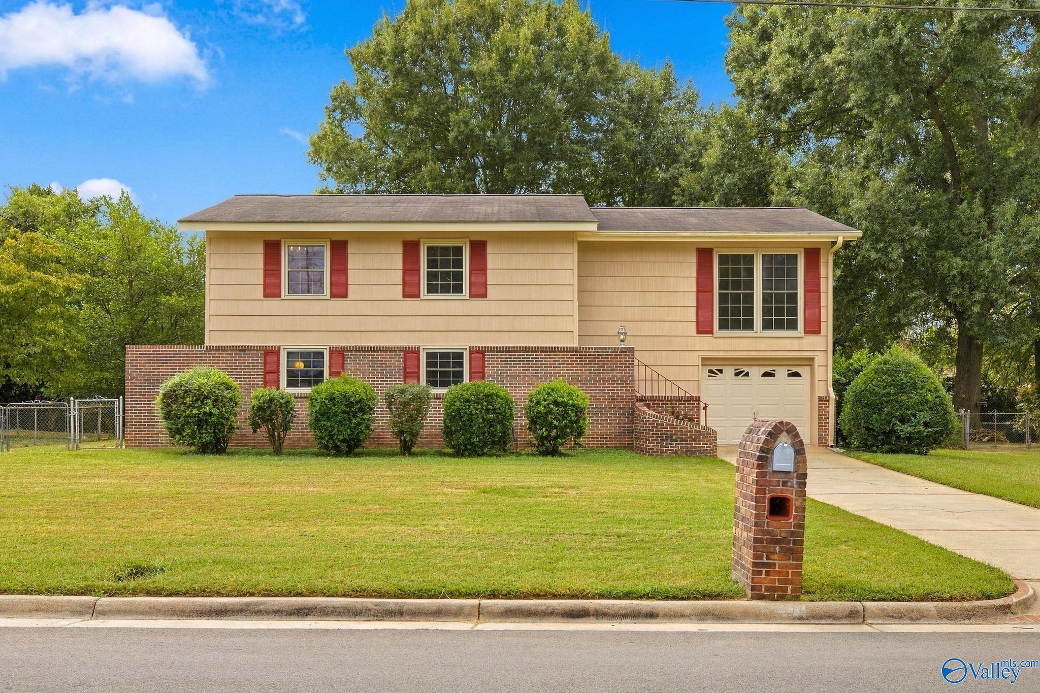 212 Cumberland Drive — photo