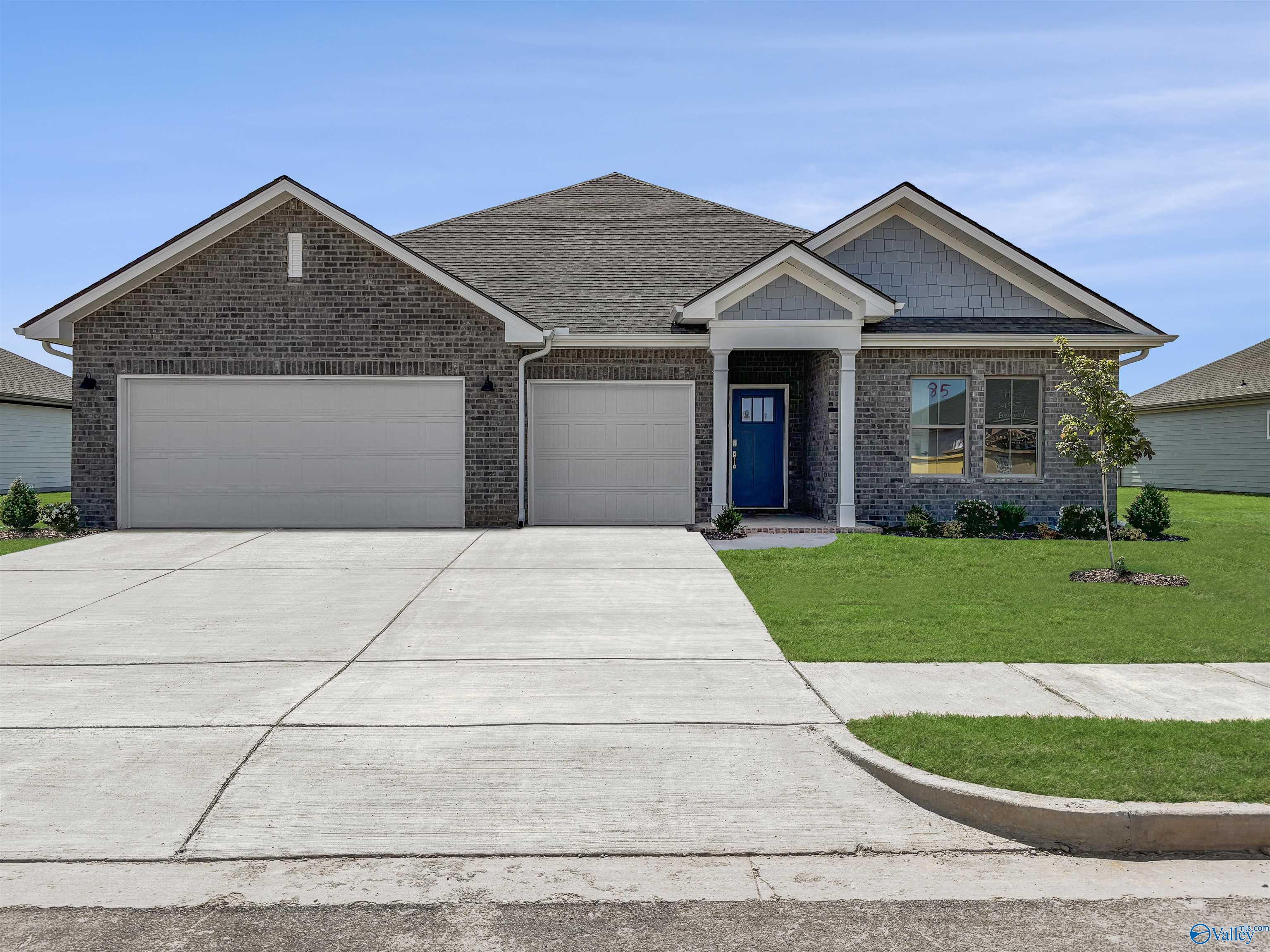7281 SE Maple Creek Drive — photo