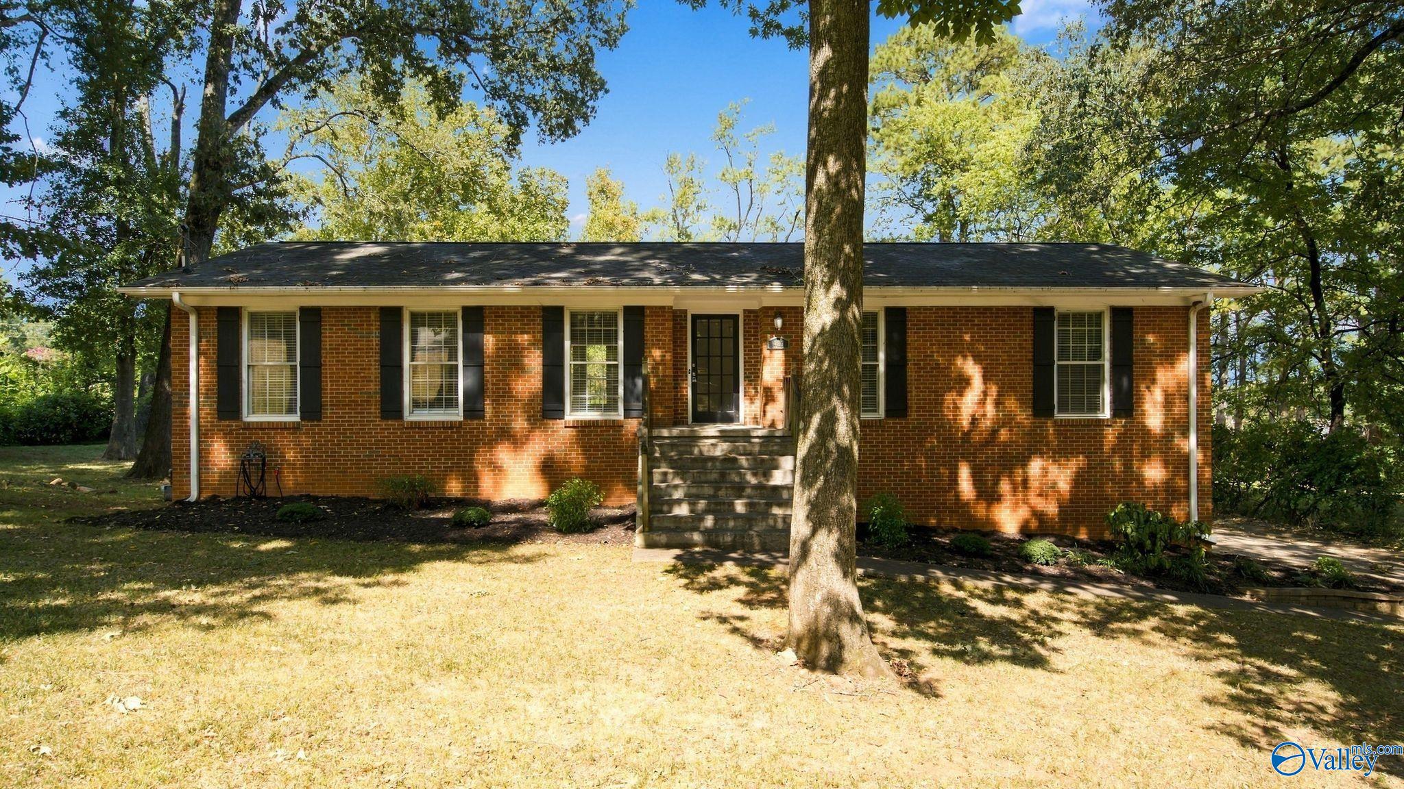 407 Sherwood Drive SE — photo