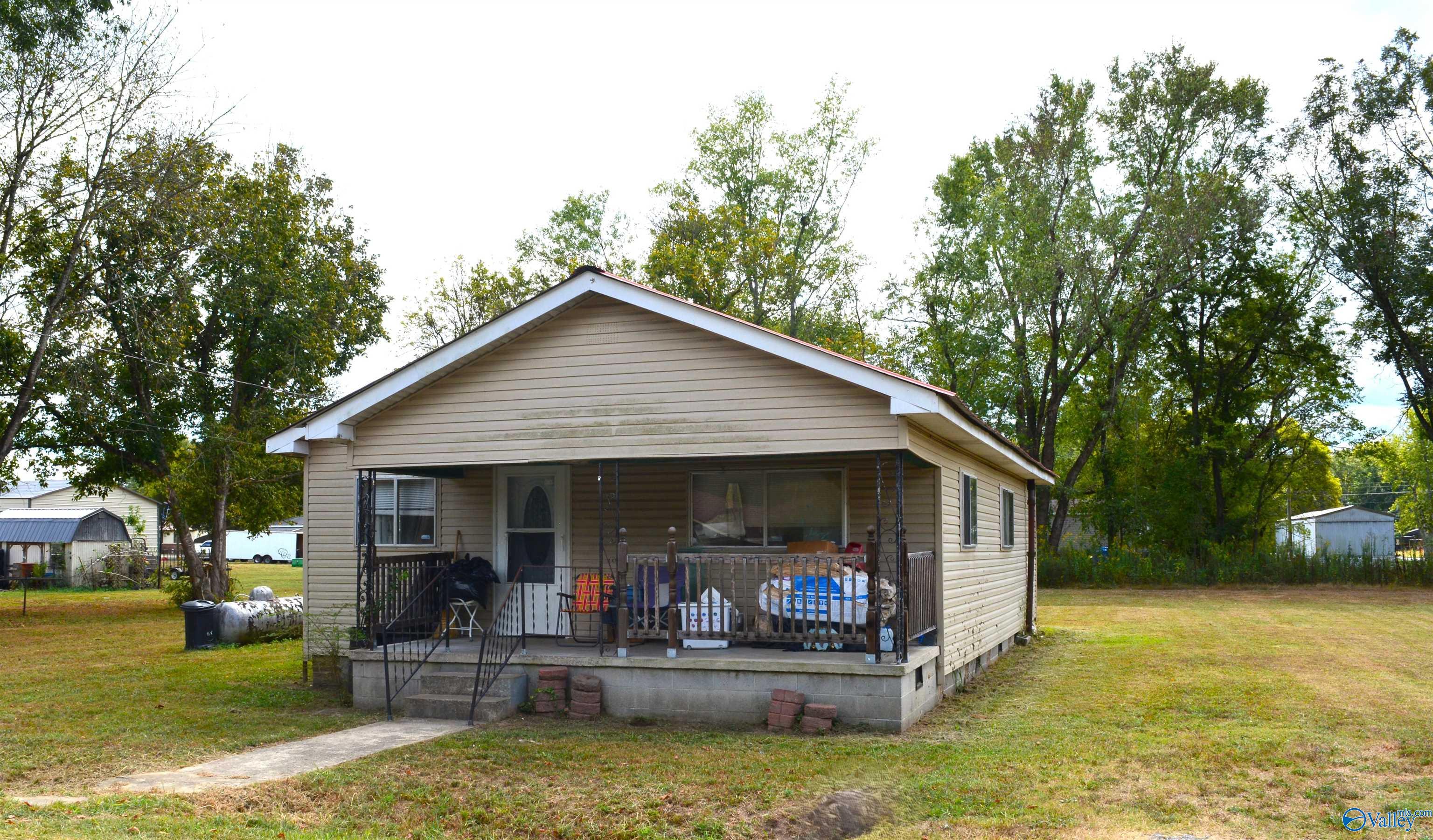 208 Wellington Street — photo