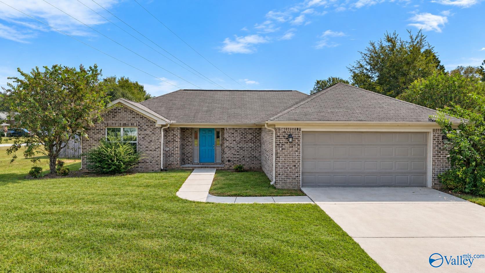 18 Bradford Circle — photo