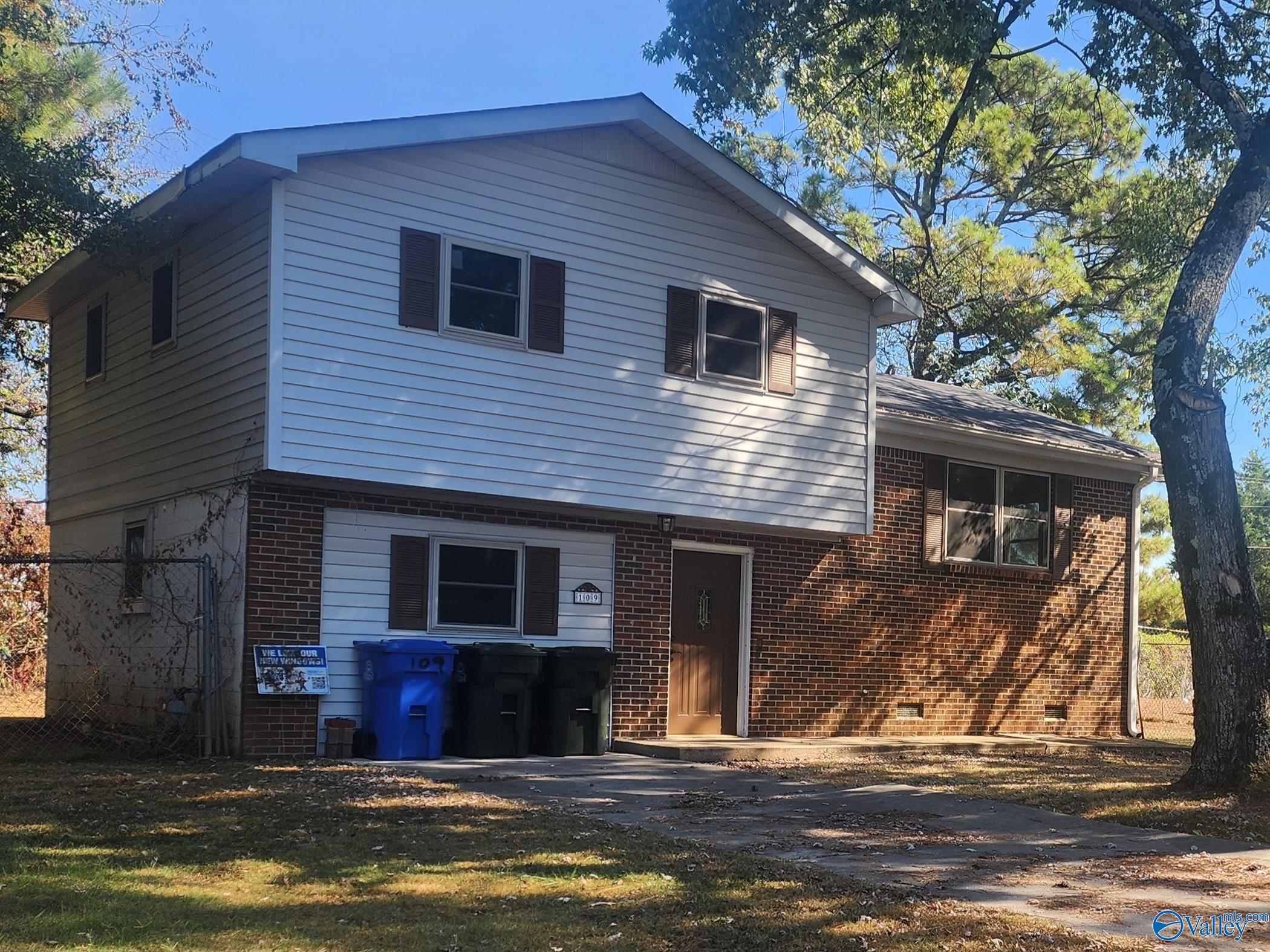 109 Edinburgh Drive — photo
