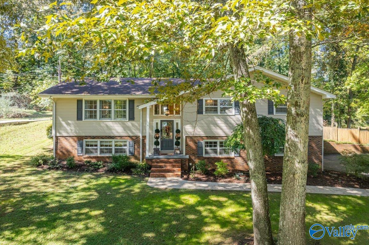 1810 Becky Lane — photo