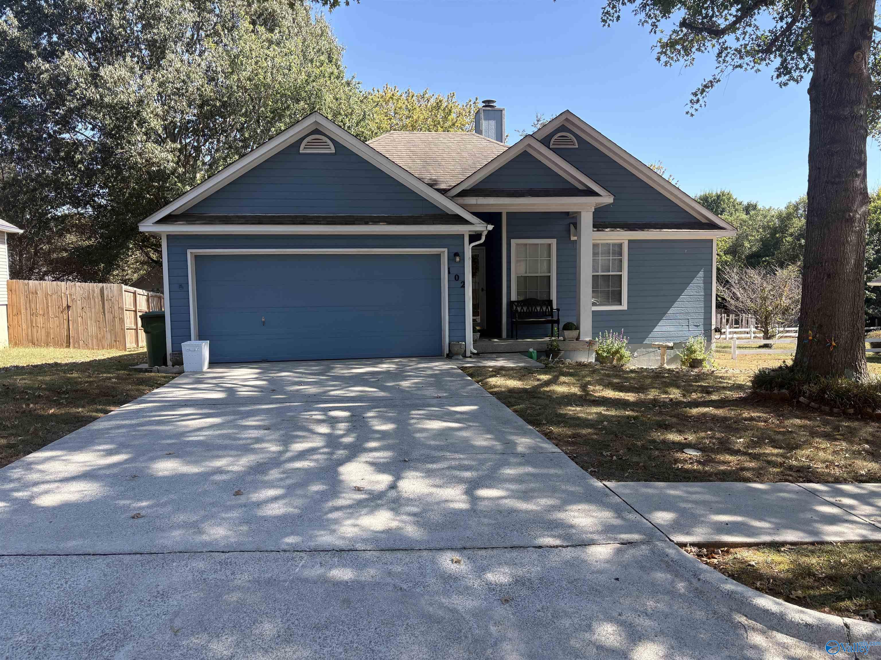 102 River Oaks Drive — photo