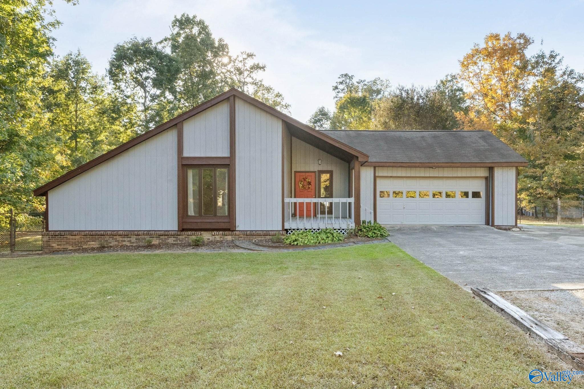 107 Water Oak Court — photo
