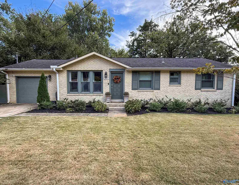 2602 Valley Brook Drive NE — photo