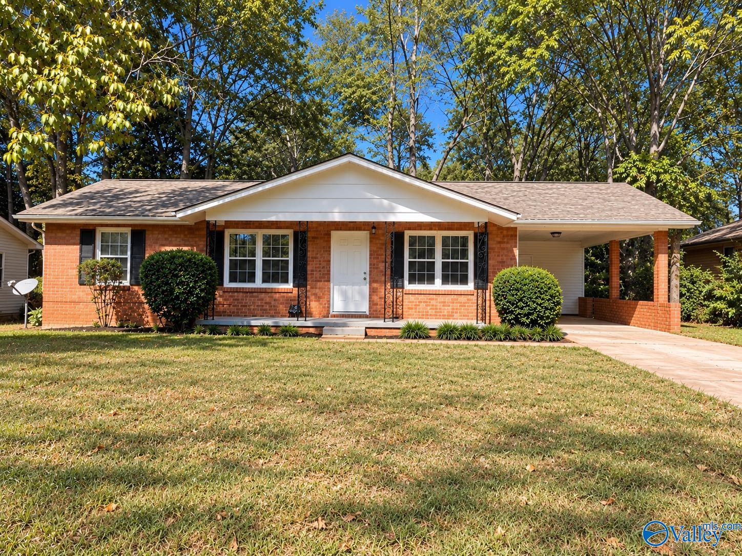 612 Kennan Road NW — photo