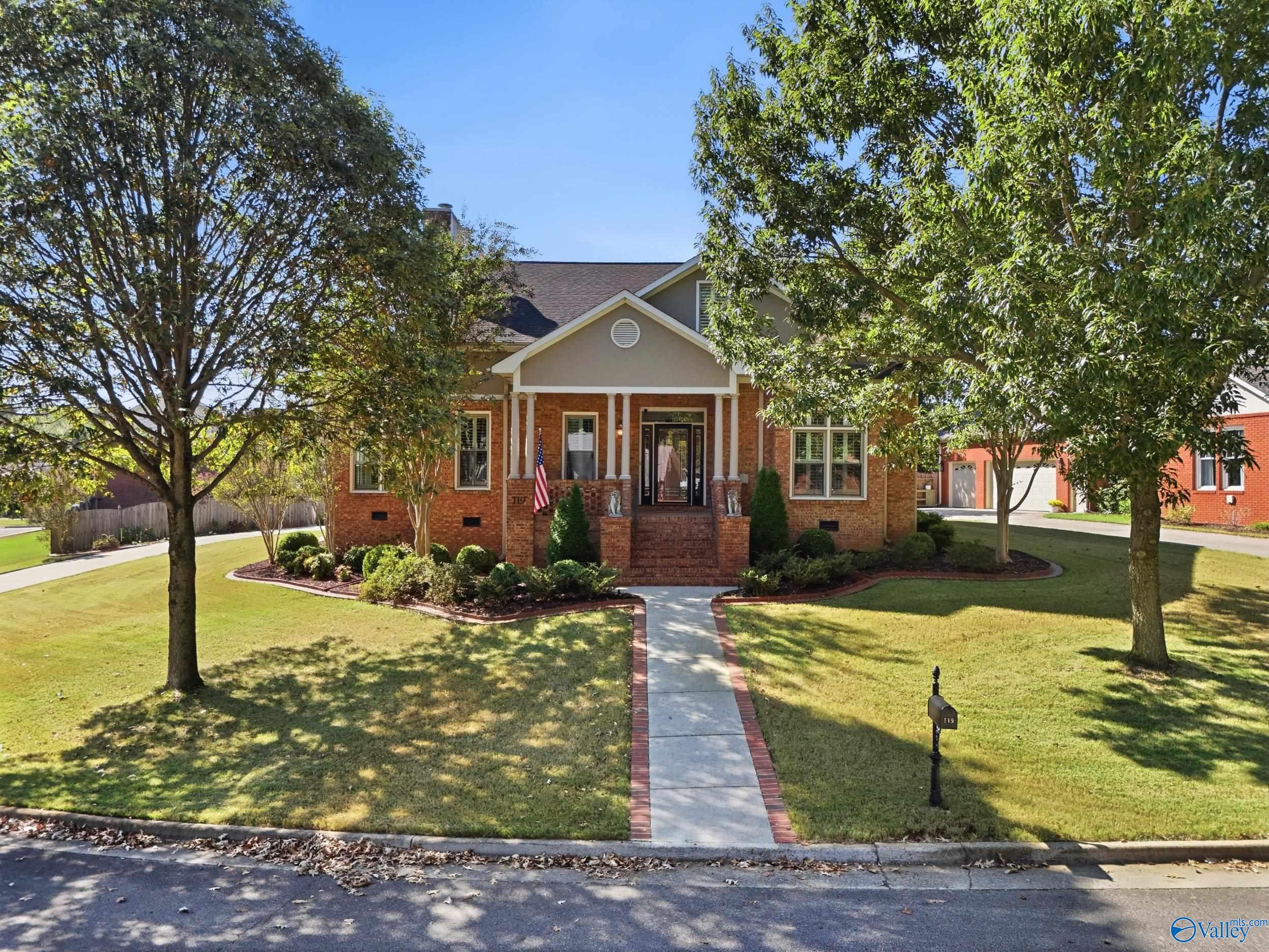 119 Oak Brook Circle — photo